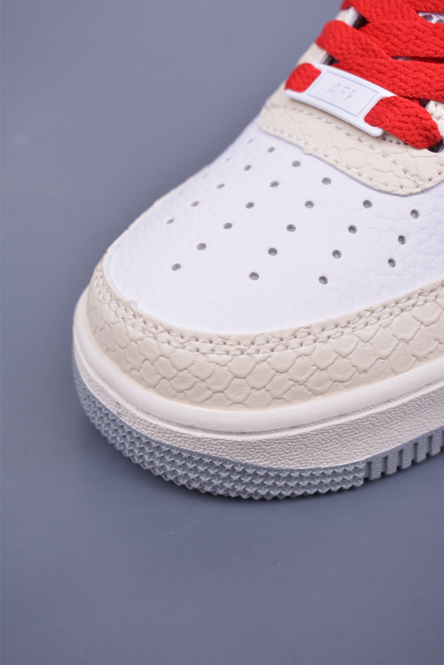 200 Nike Air Force 1 Low 蛇年限定 DX2678-100