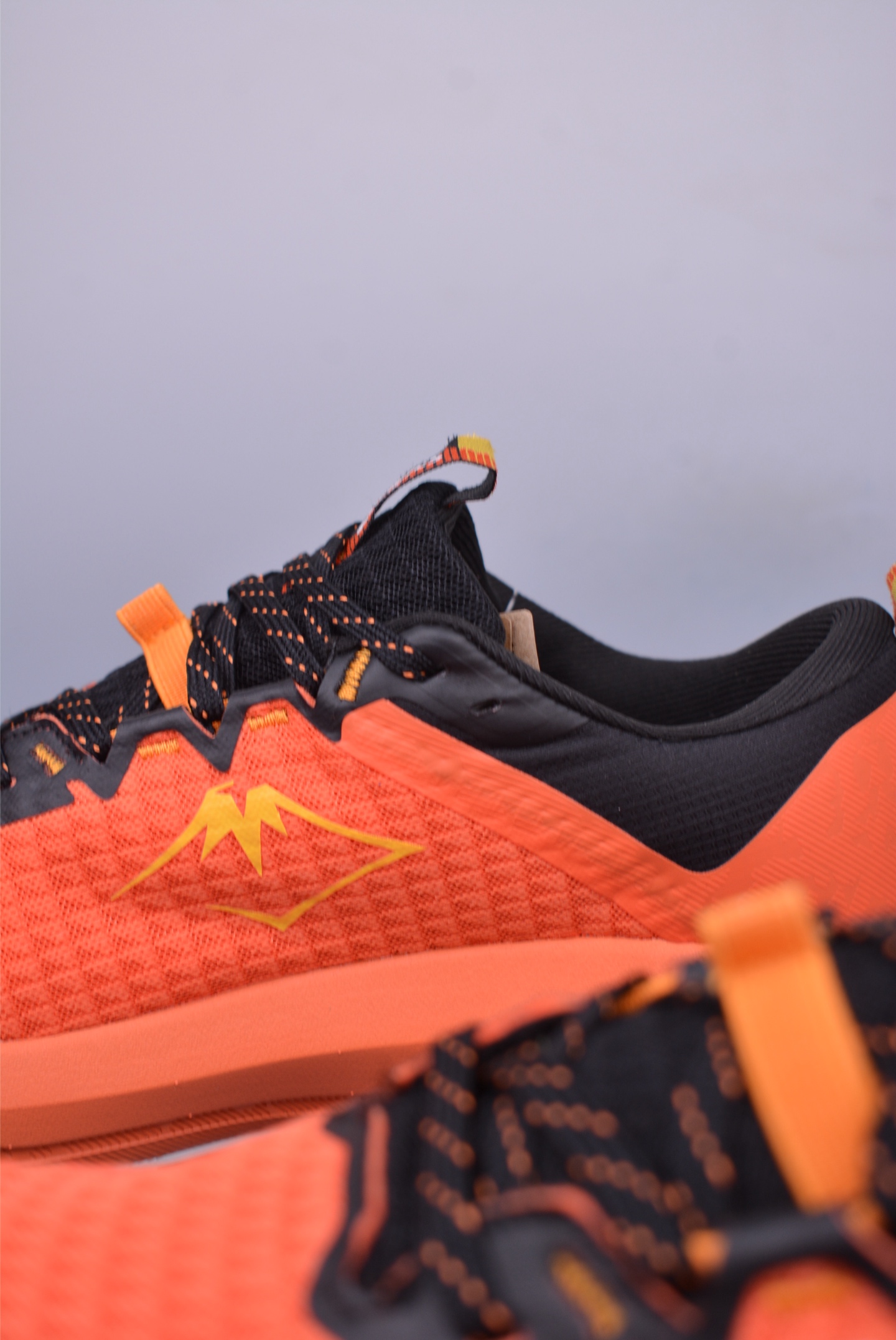 200 Asics Gel-Trabuco 13 复古亚瑟士 透气休闲鞋缓震男子耐磨跑步鞋 1011B937-800