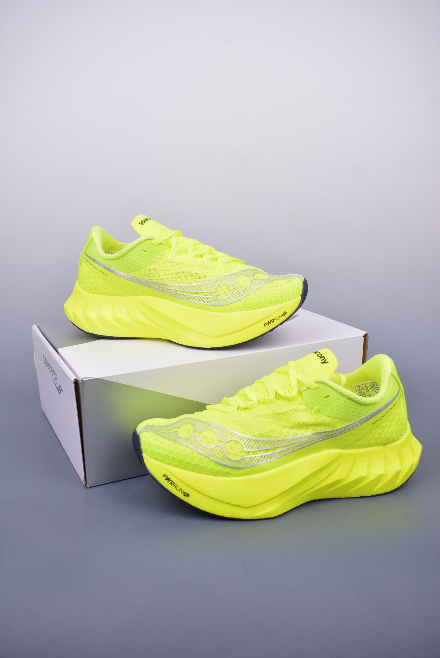 220 Saucony Triumph PRO 啡鹏4 旗舰级缓震型跑鞋 S20939-223