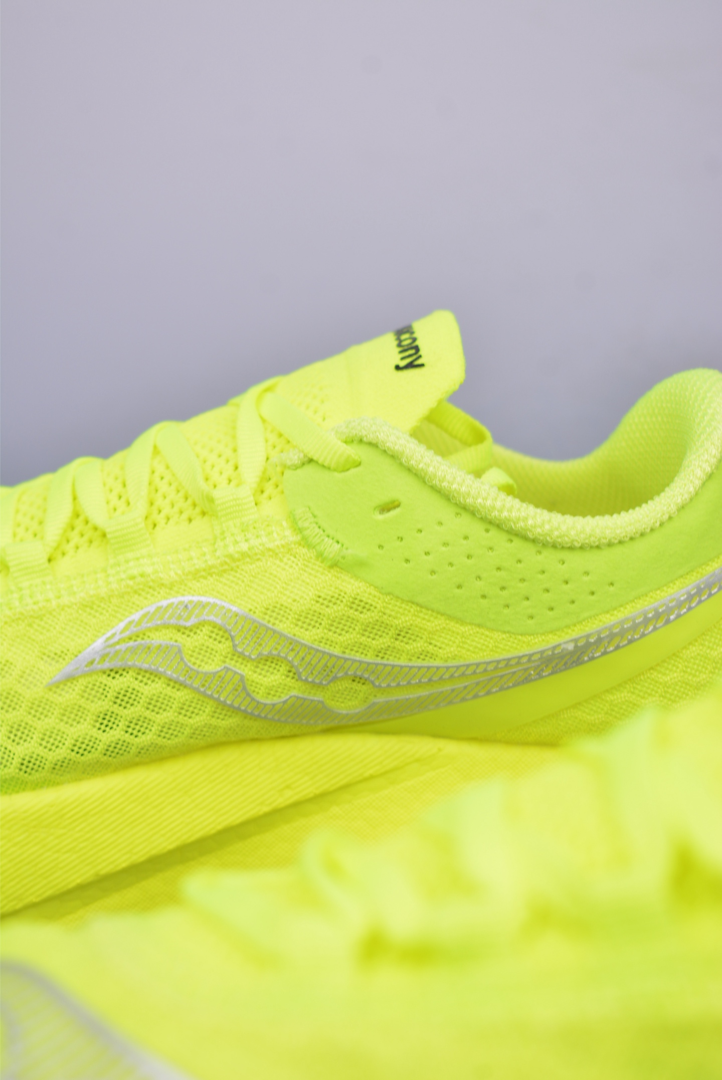 220 Saucony Triumph PRO 啡鹏4 旗舰级缓震型跑鞋 S20939-223
