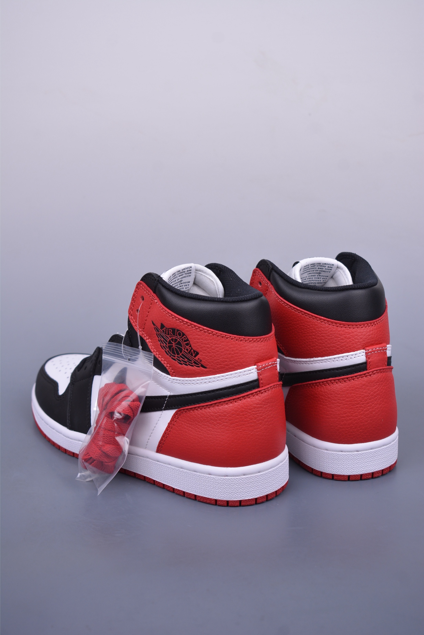 260 Jordan Air Jordan 1 High ”Black Toe” 黑脚趾 555088-125