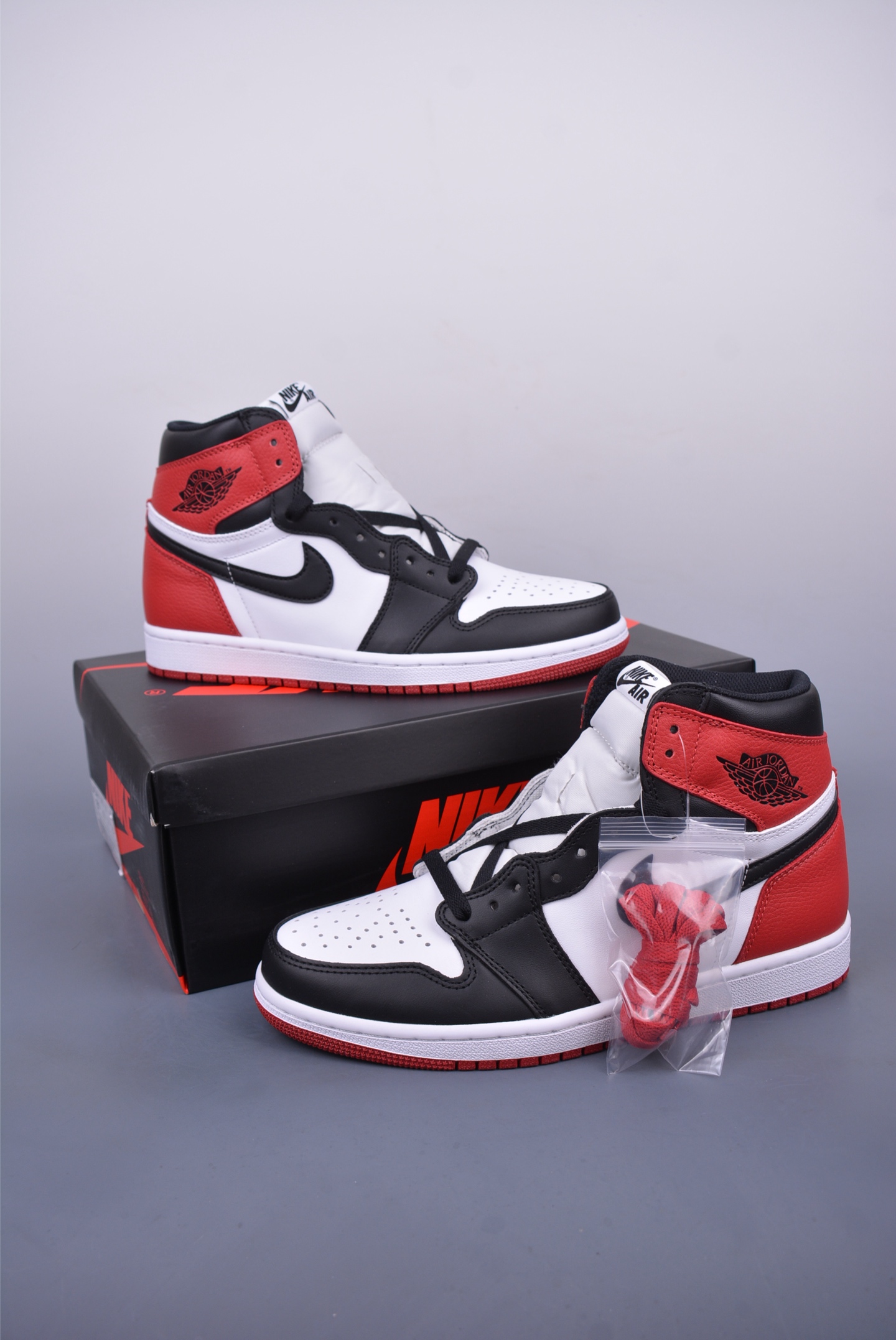 260 Jordan Air Jordan 1 High ”Black Toe” 黑脚趾 555088-125