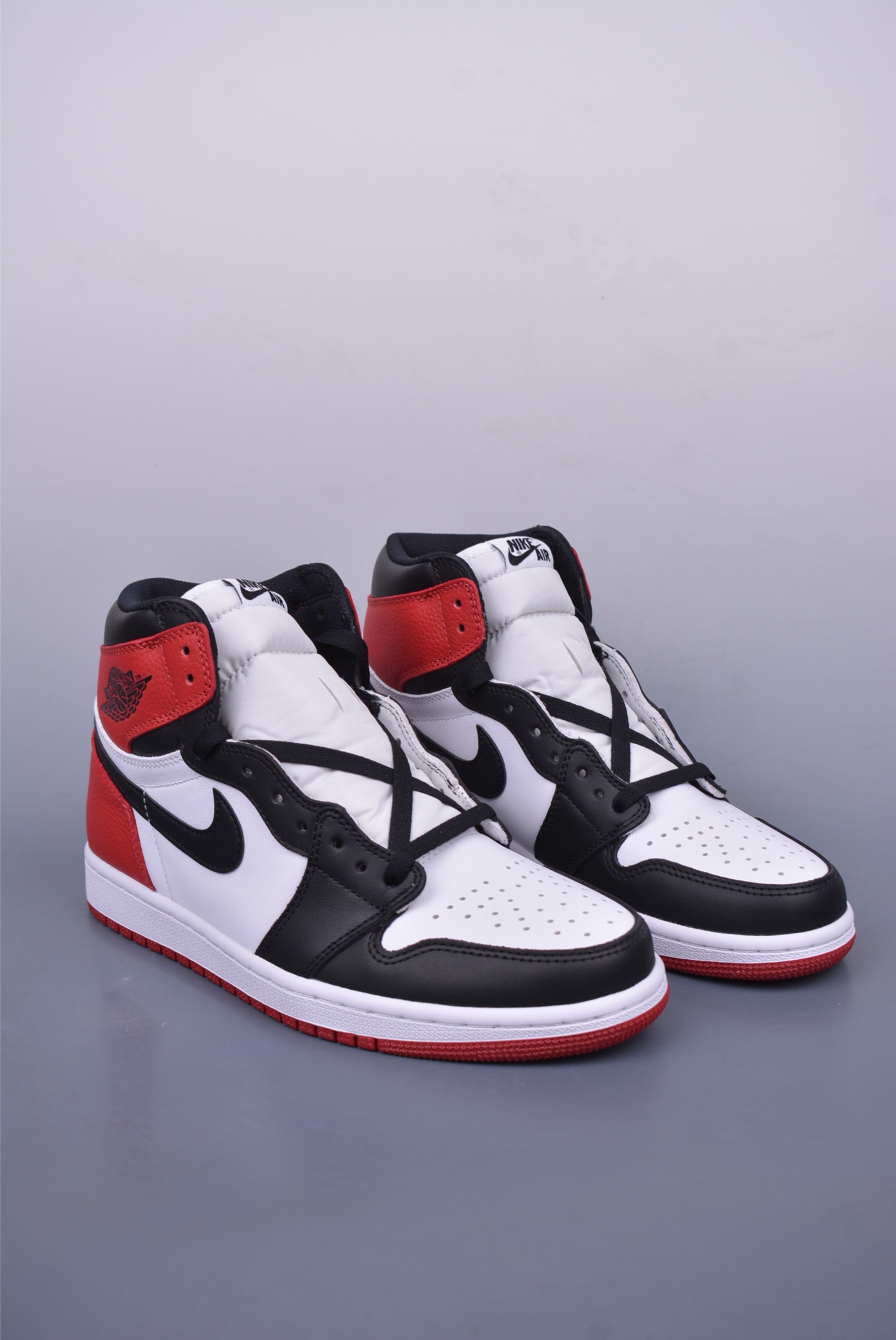 260 Jordan Air Jordan 1 High ”Black Toe” 黑脚趾 555088-125