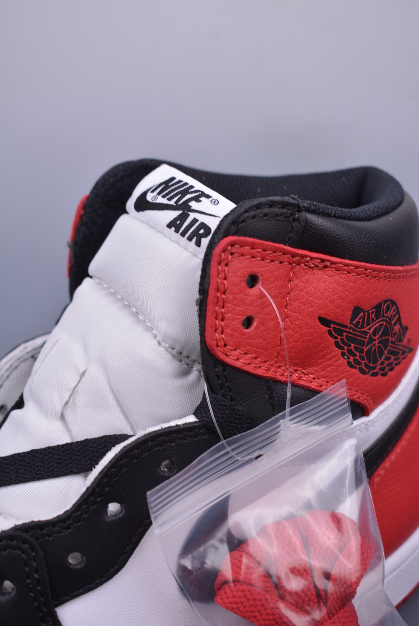 260 Jordan Air Jordan 1 High ”Black Toe” 黑脚趾 555088-125