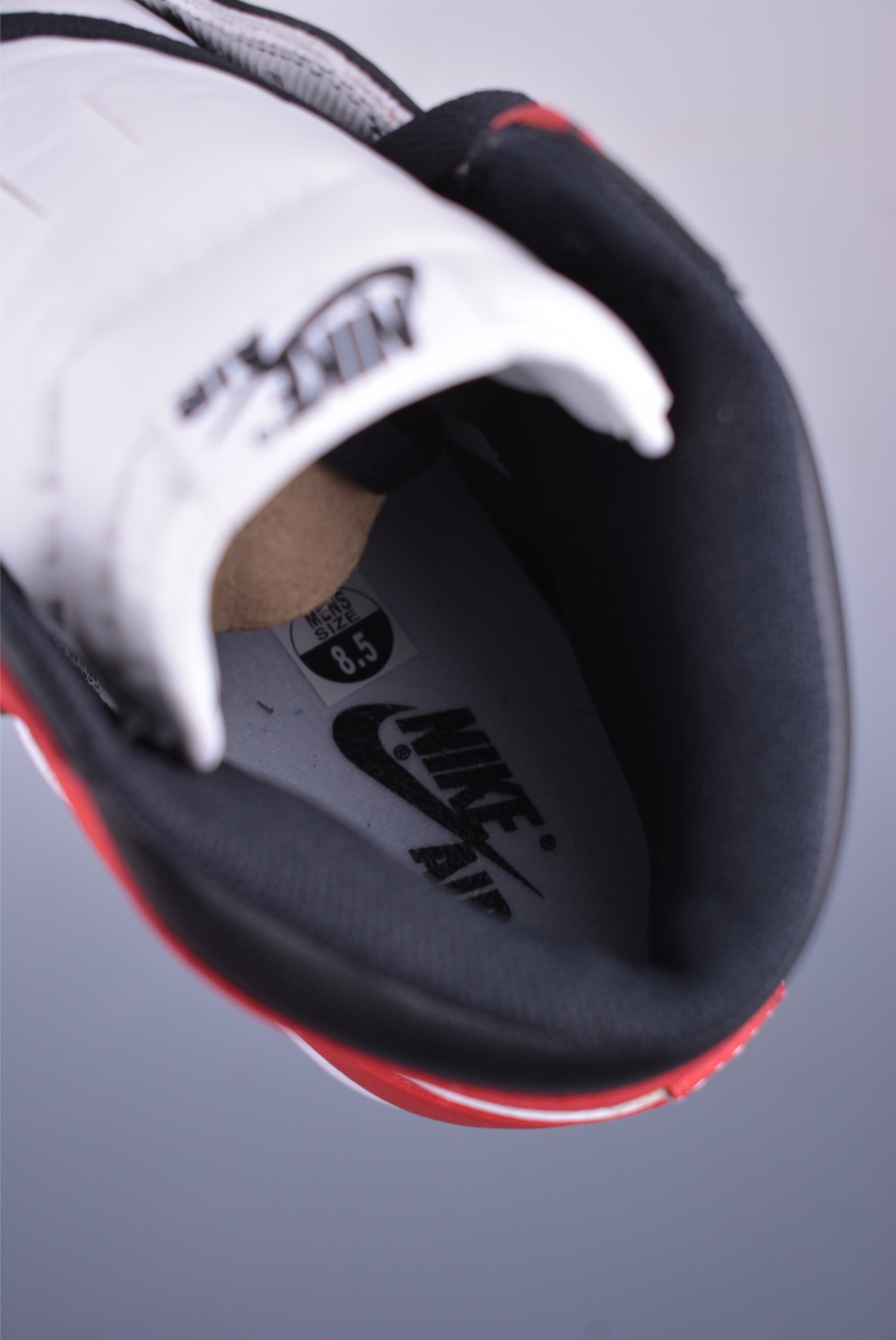 260 Jordan Air Jordan 1 High ”Black Toe” 黑脚趾 555088-125