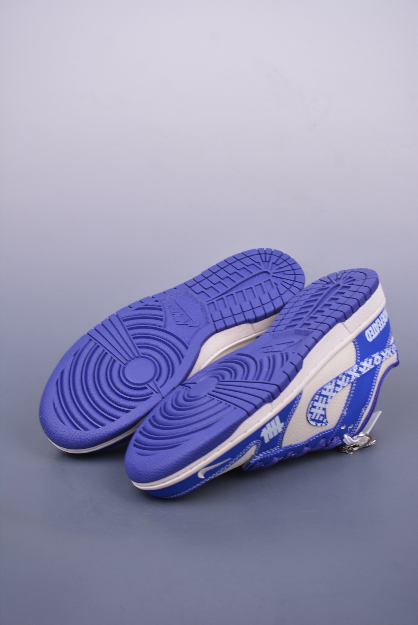 280 Nike SB Dunk Low UN联名 KK1333-045