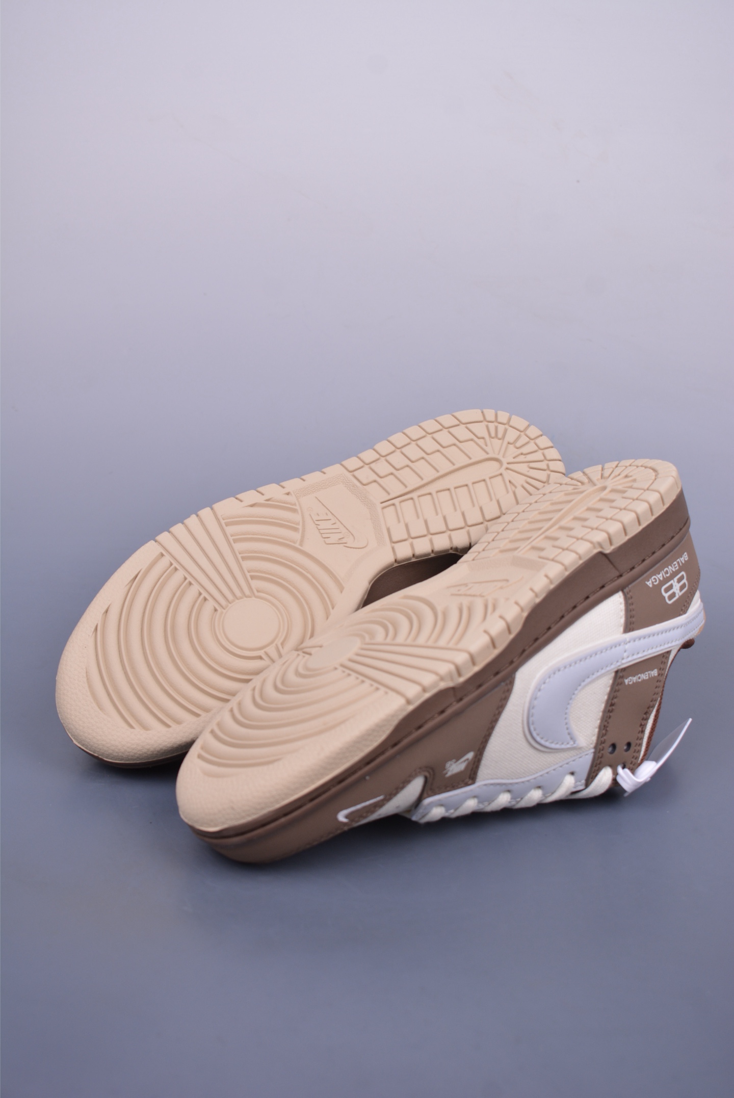 260 Nike SB Dunk Low 巴黎世家联名 XD1588-201