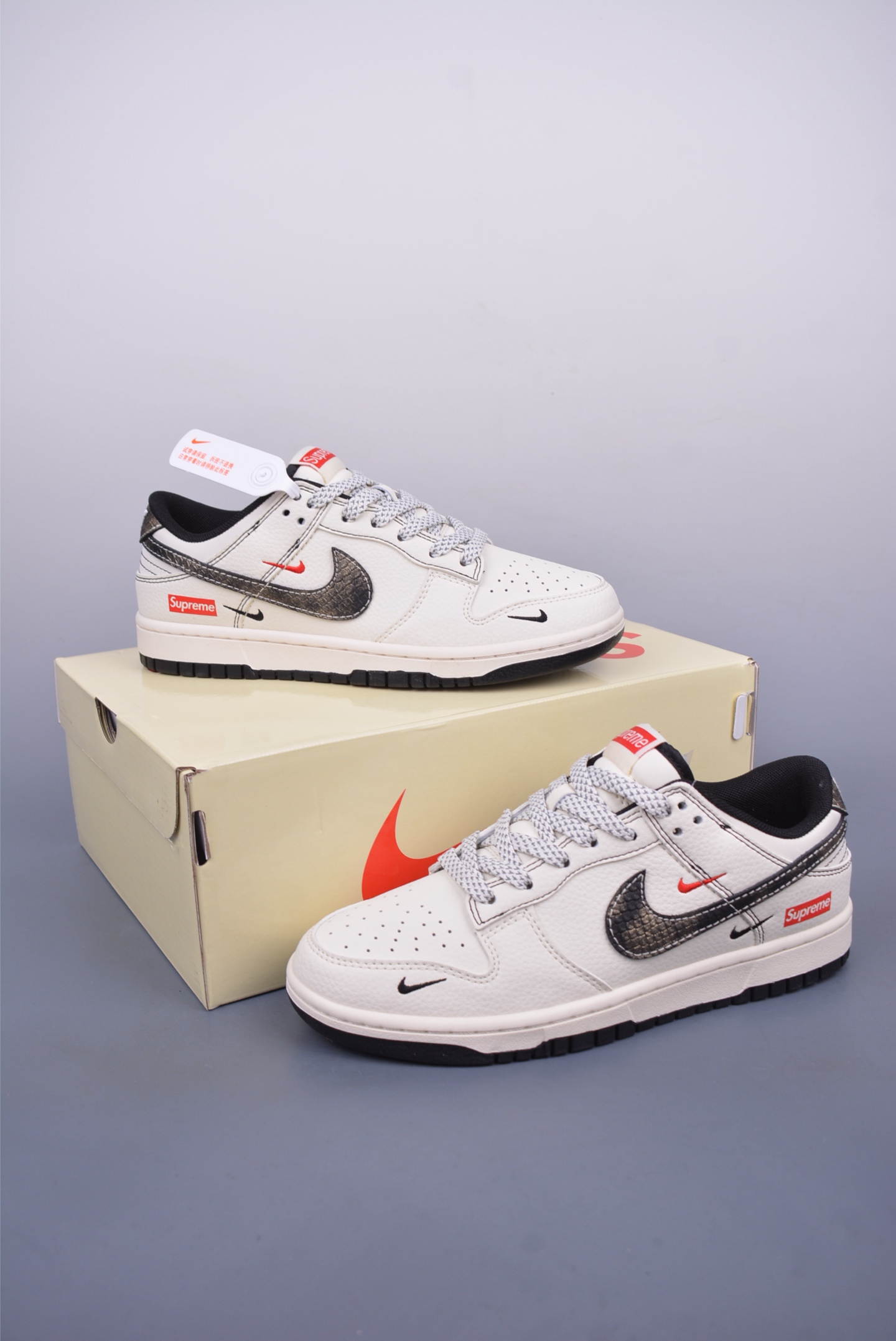 260 Nike SB Dunk Low Supreme联名 XF8698-078