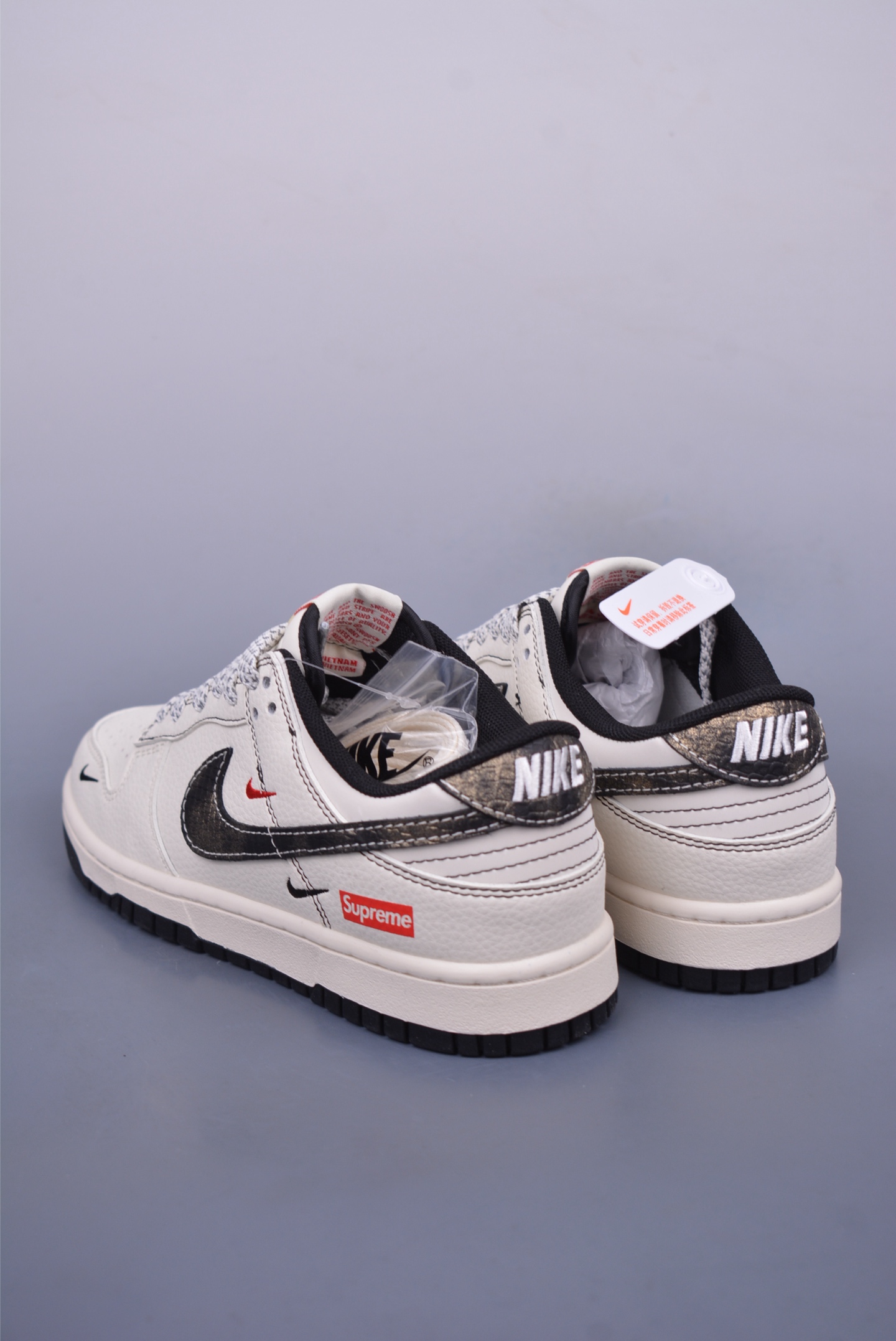 260 Nike SB Dunk Low Supreme联名 XF8698-078
