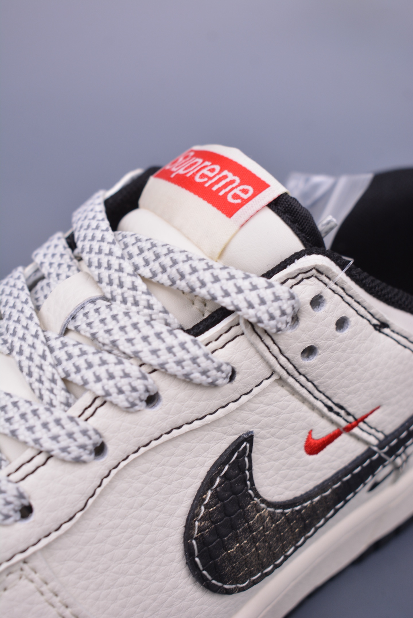 260 Nike SB Dunk Low Supreme联名 XF8698-078