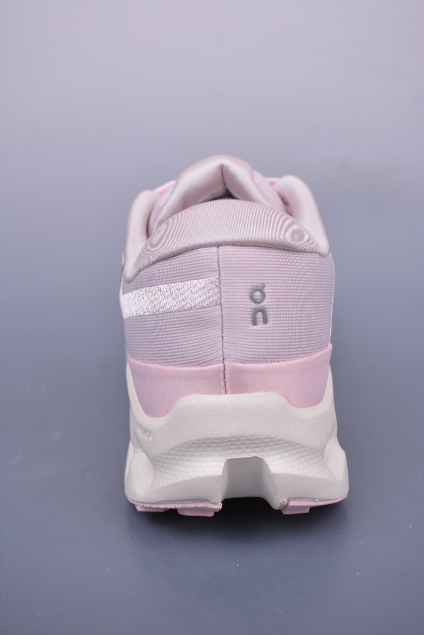 180 On昂跑 Cloudtilt Loewe 户外街头机能风跑步鞋 3MF10102055