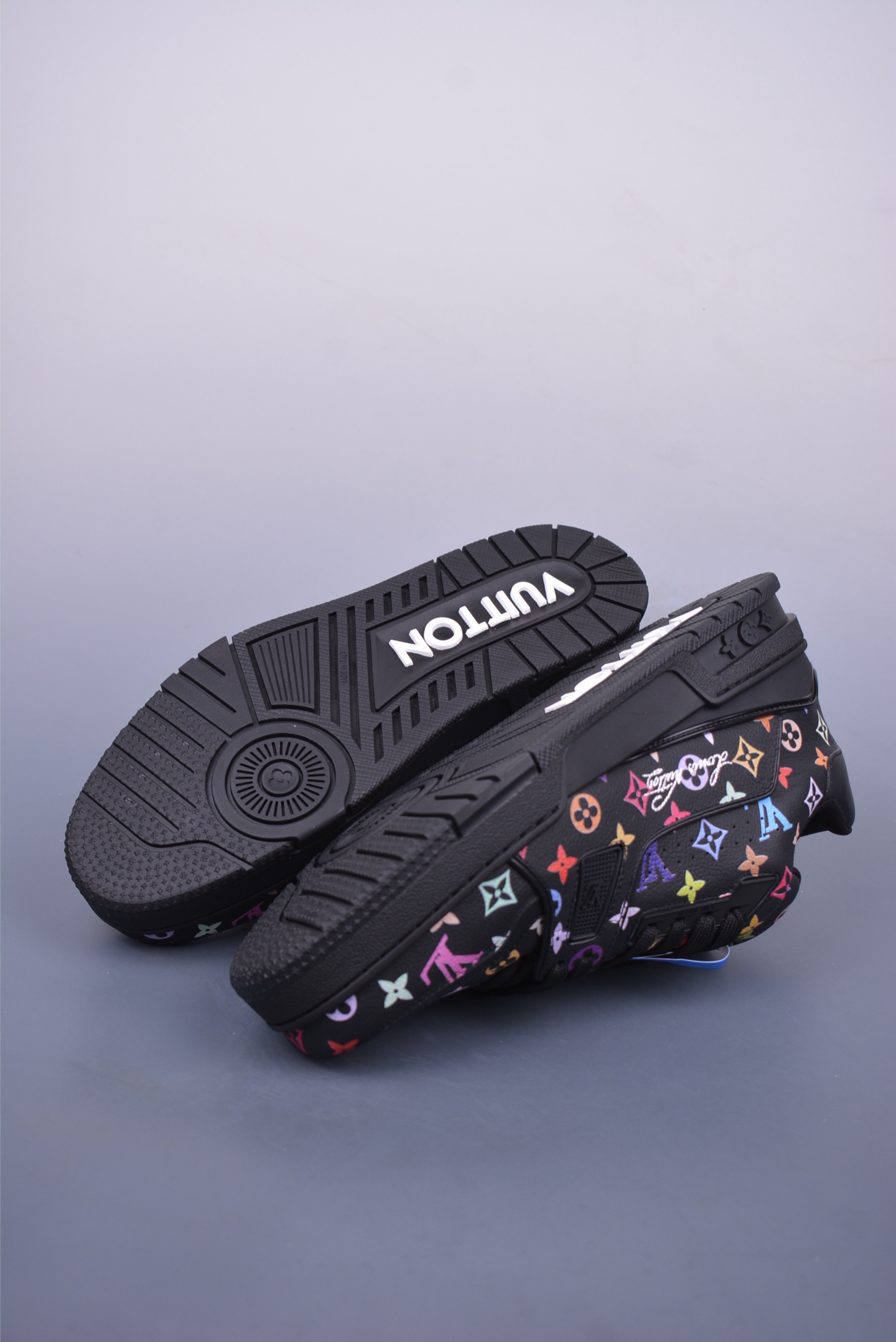 550 2021s LV Trainer 限定联名 最新配色国内限定无售 原版购入历时近两个月开发打造 经典多拼色超好看