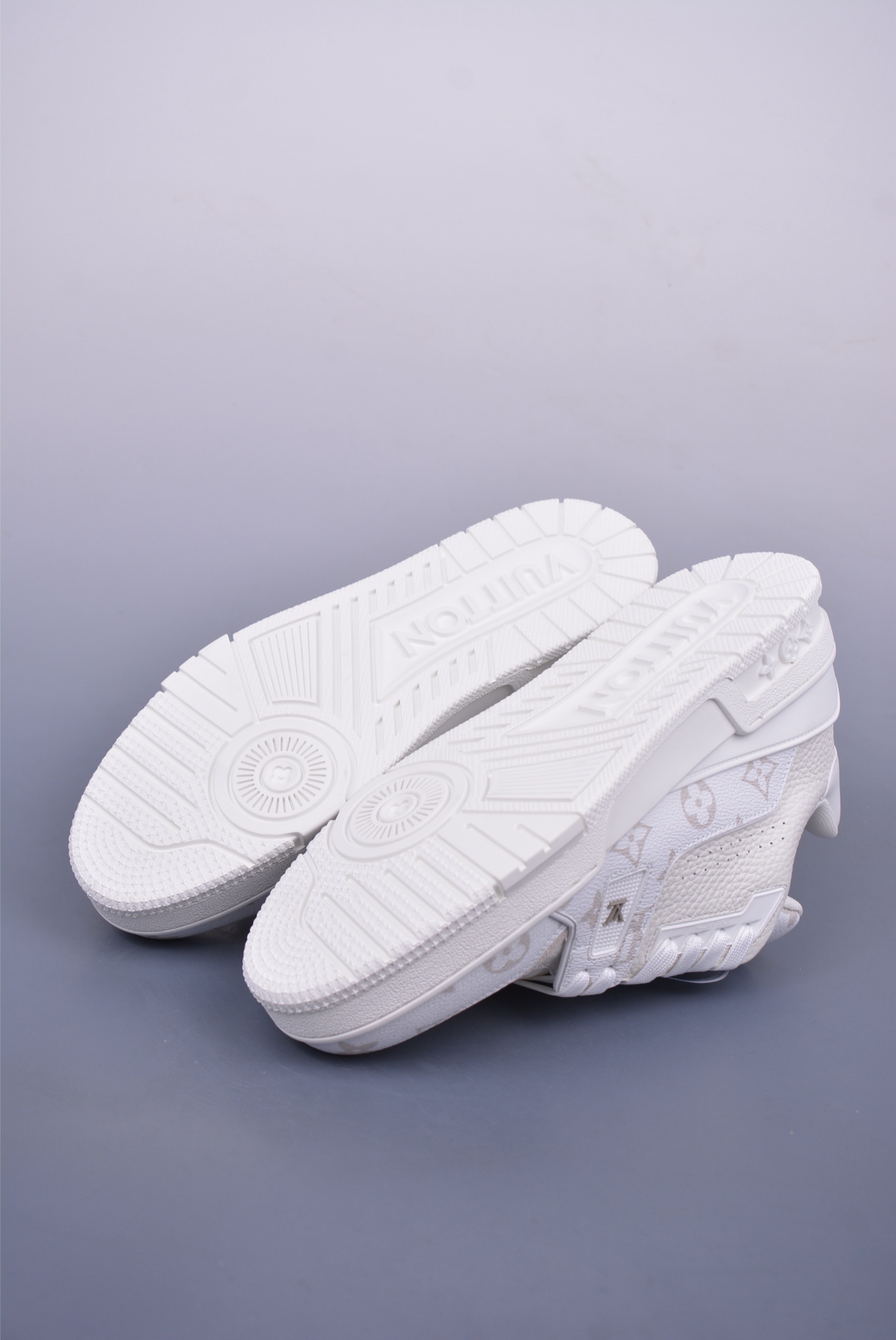 550 2021s LV Trainer 限定联名 经典多拼色超好看