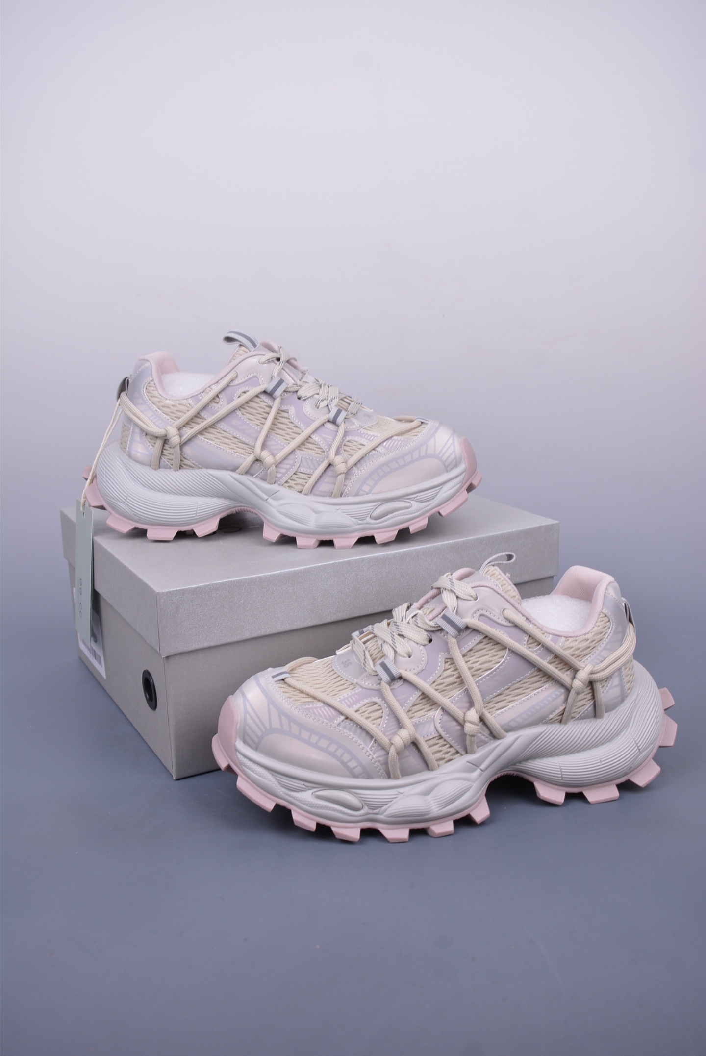 220 GG-CC Chunky Low 厚底增高运动老爹鞋 2024夏季透气网面老爹鞋系列 时髦look轻松定格 8911622
