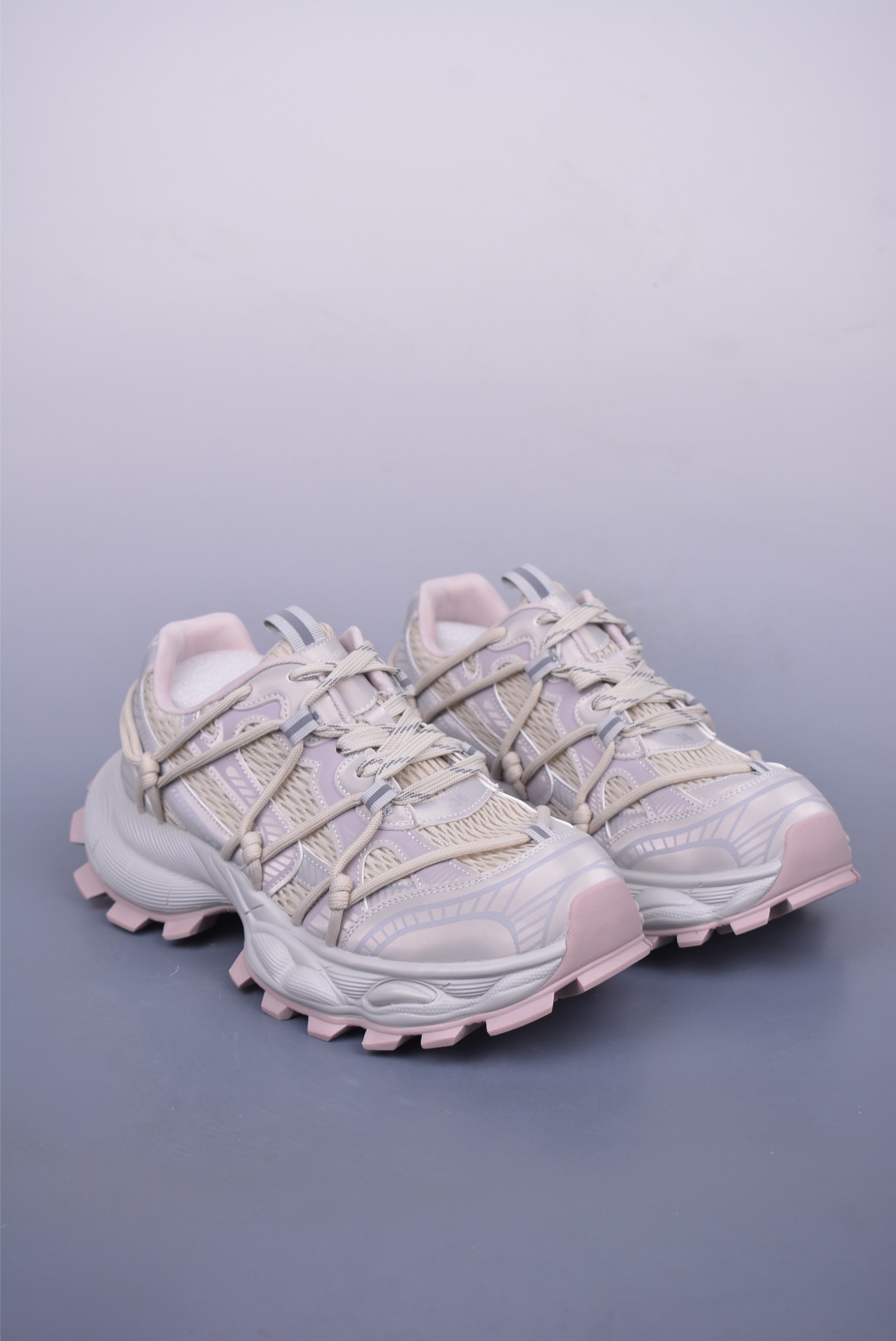 220 GG-CC Chunky Low 厚底增高运动老爹鞋 2024夏季透气网面老爹鞋系列 时髦look轻松定格 8911622