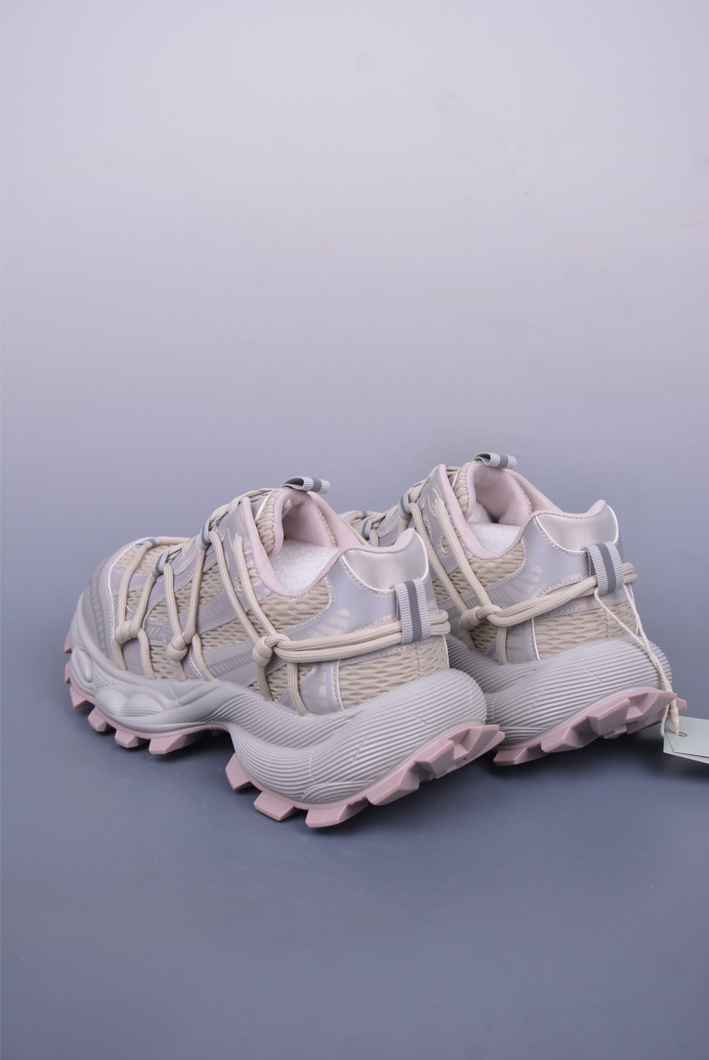 220 GG-CC Chunky Low 厚底增高运动老爹鞋 2024夏季透气网面老爹鞋系列 时髦look轻松定格 8911622