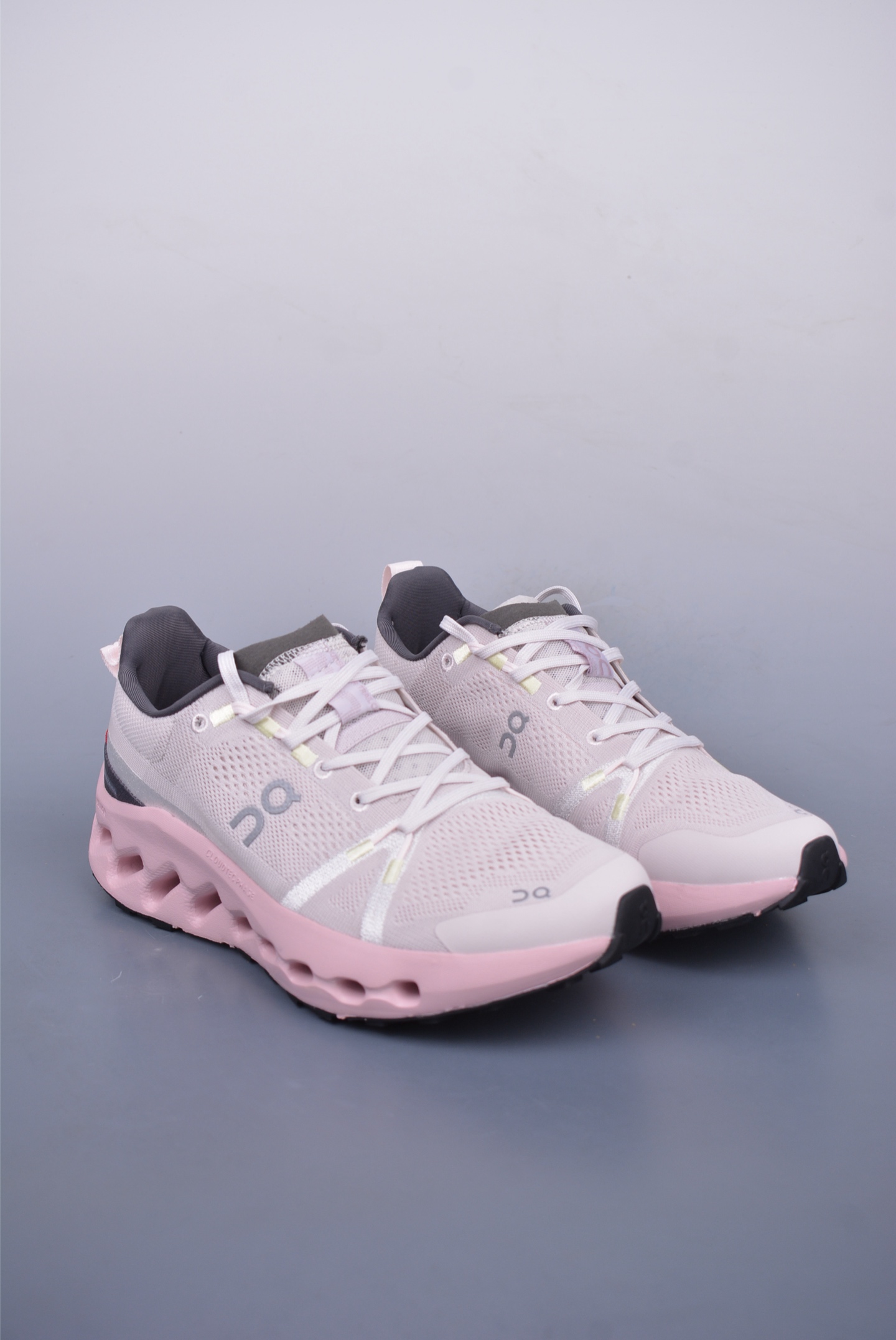 180 On昂跑 Cloudtilt Loewe 户外街头机能风跑步鞋 3ME10103161