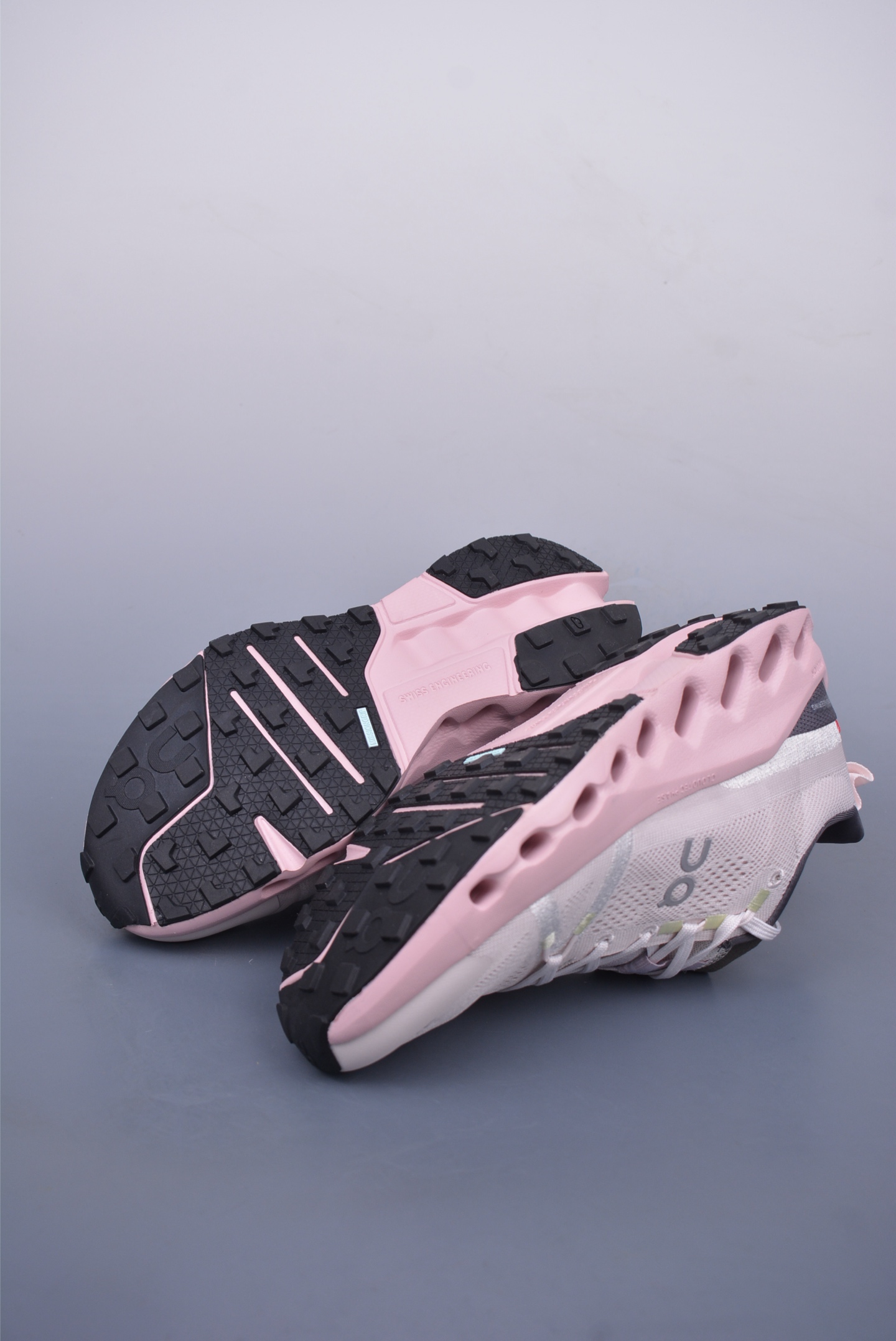 180 On昂跑 Cloudtilt Loewe 户外街头机能风跑步鞋 3ME10103161