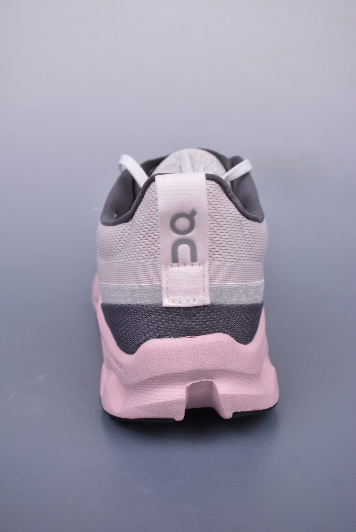 180 On昂跑 Cloudtilt Loewe 户外街头机能风跑步鞋 3ME10103161