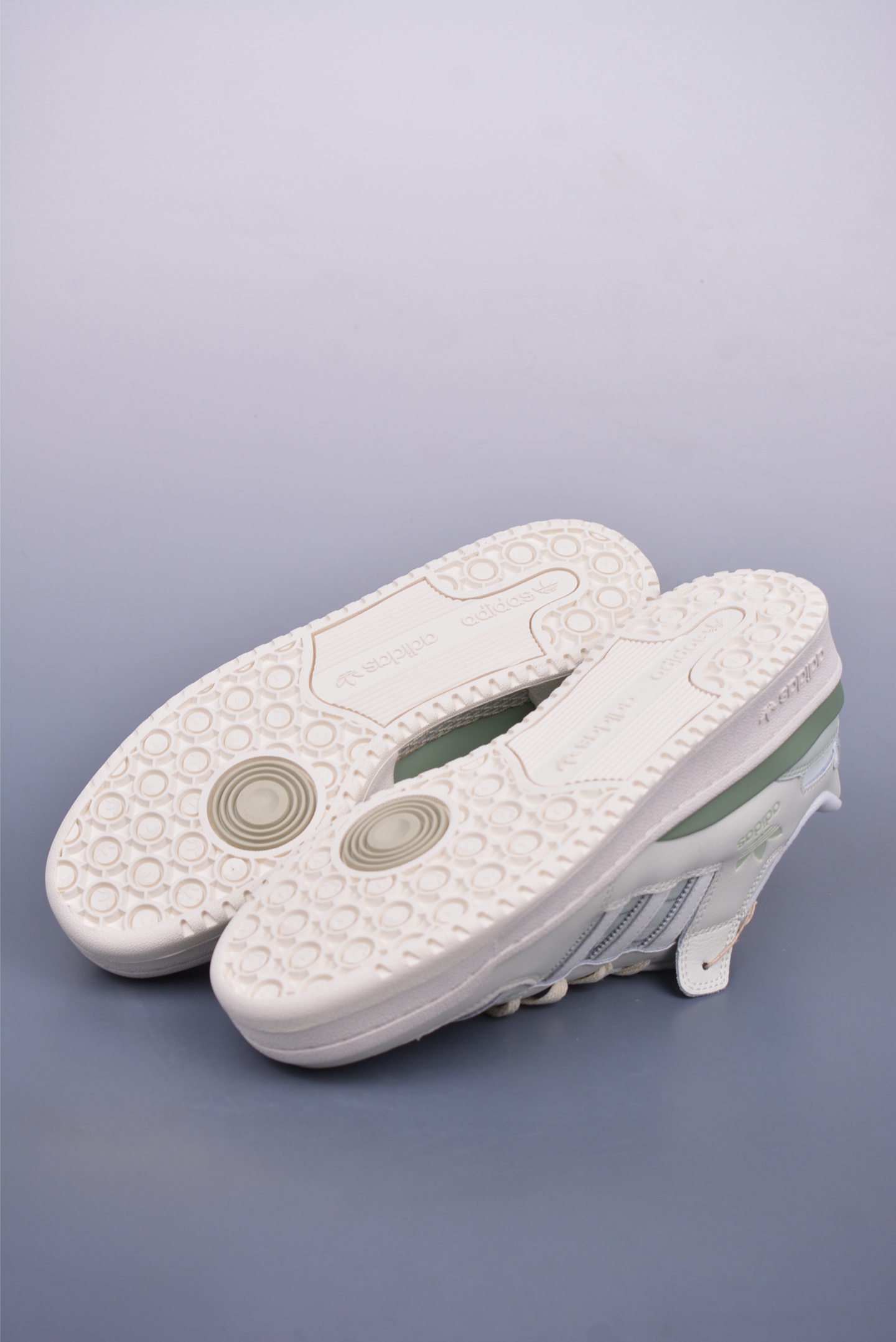海外渠道版 原盒原标 Adidas Forum LOW CL 三叶草低邦 经典魔术贴复古板鞋 JH9597