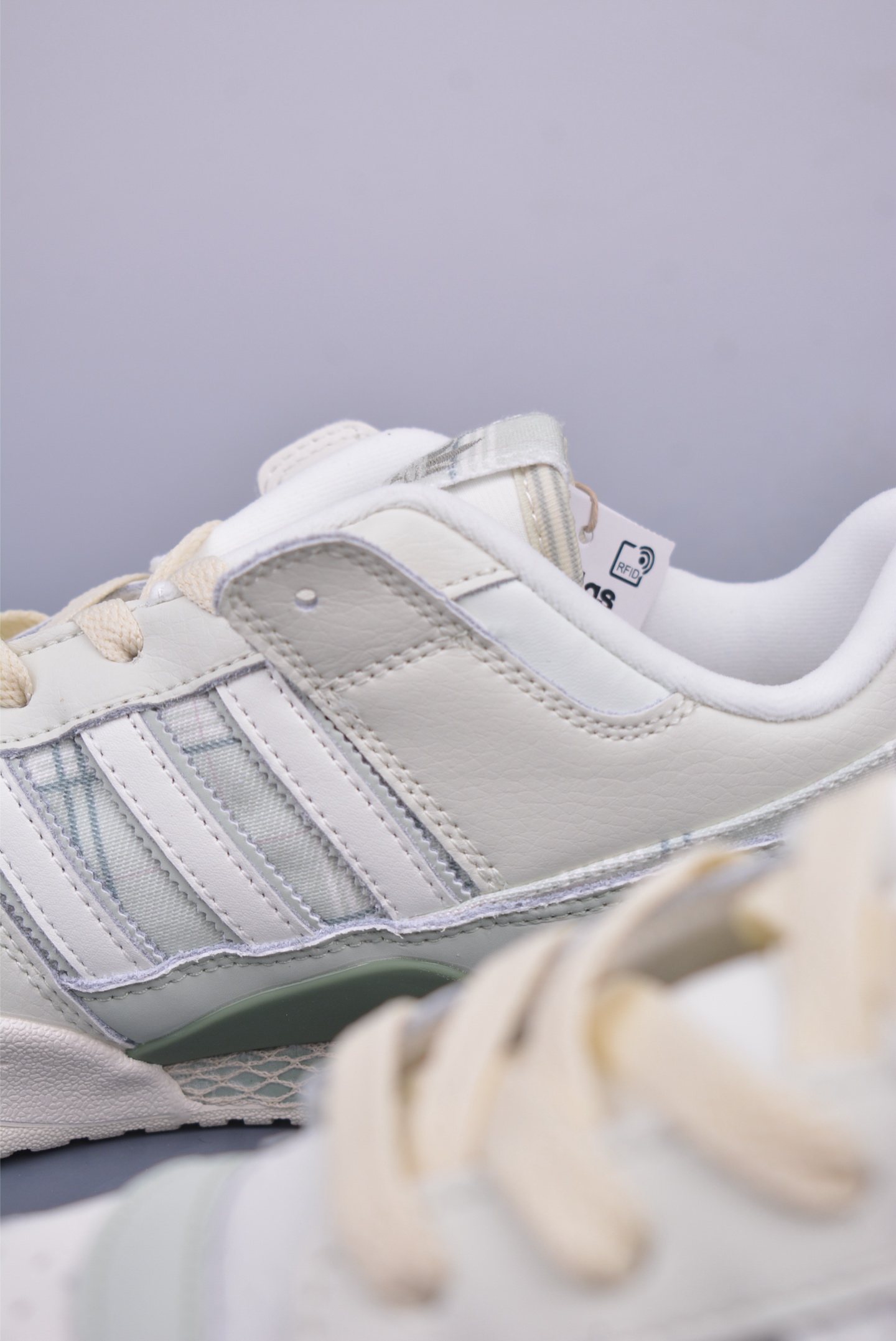 海外渠道版 原盒原标 Adidas Forum LOW CL 三叶草低邦 经典魔术贴复古板鞋 JH9597