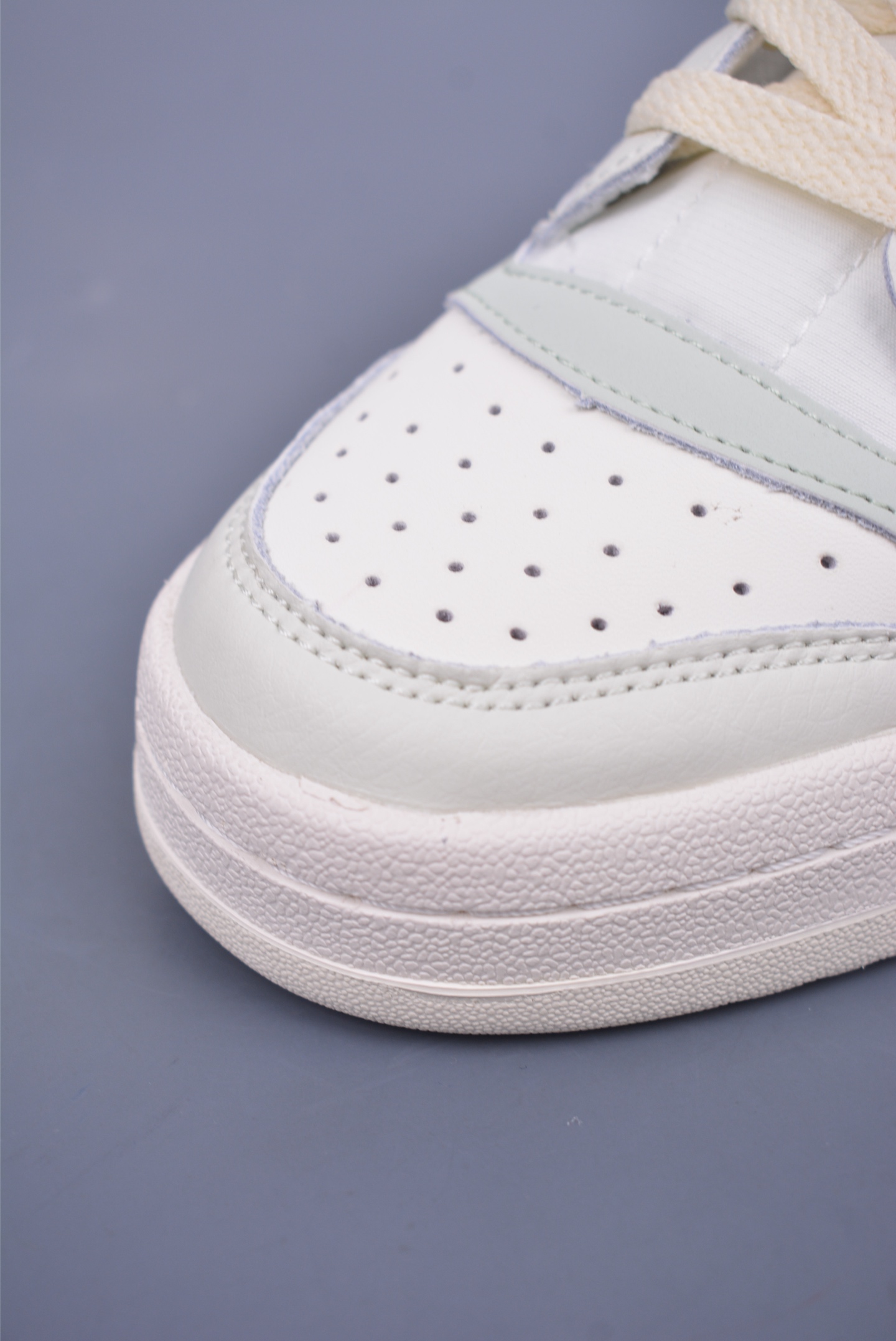 海外渠道版 原盒原标 Adidas Forum LOW CL 三叶草低邦 经典魔术贴复古板鞋 JH9597