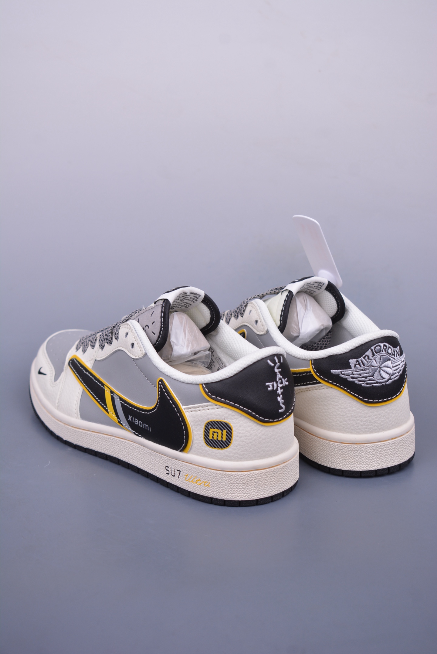 Fragment x Travis Scott x 小米su7 Air Jordan 1 Low 三方联名倒钩 XS2024-025