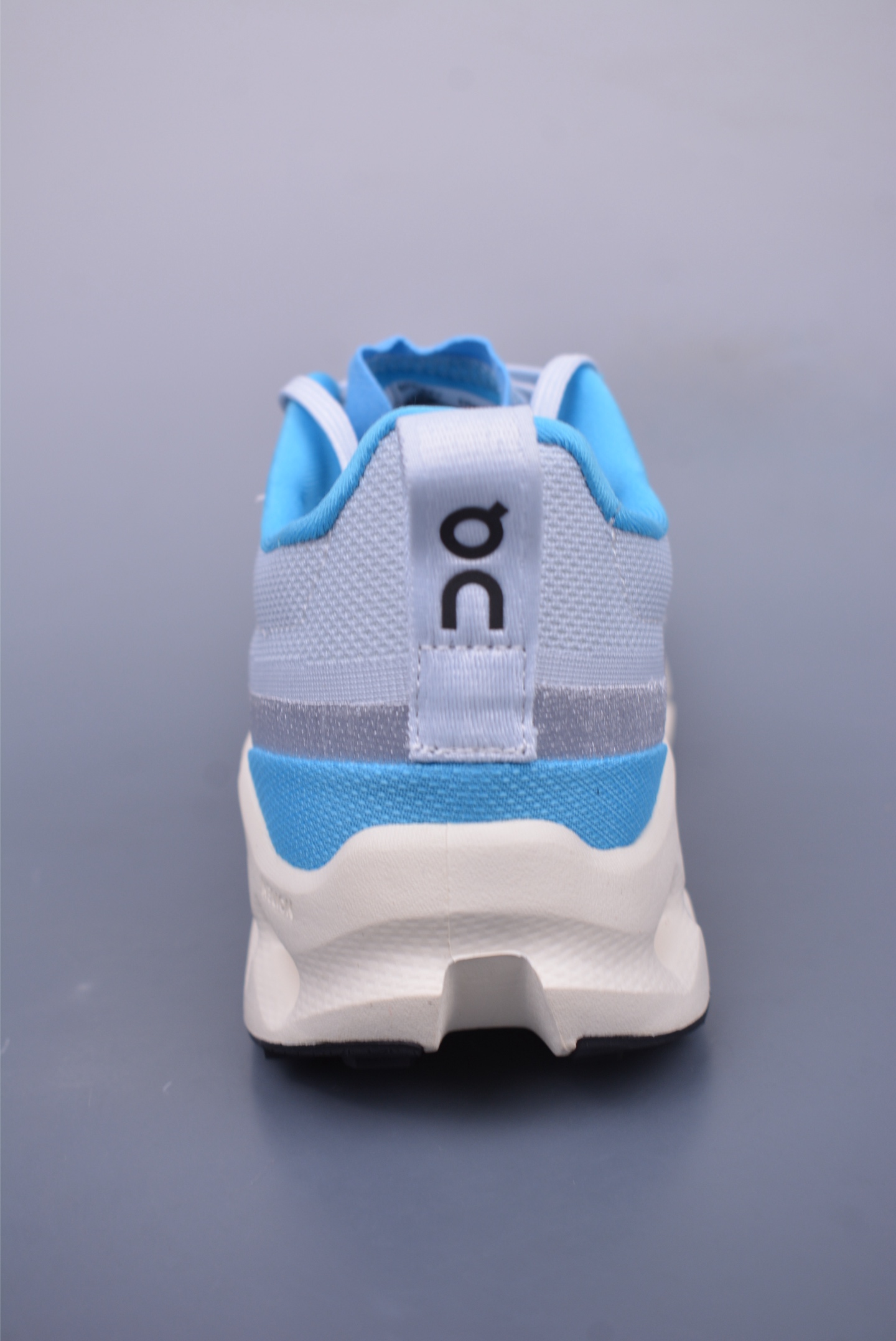 180 On昂跑 Cloudtilt Loewe 户外街头机能风跑步鞋 3ME10103042