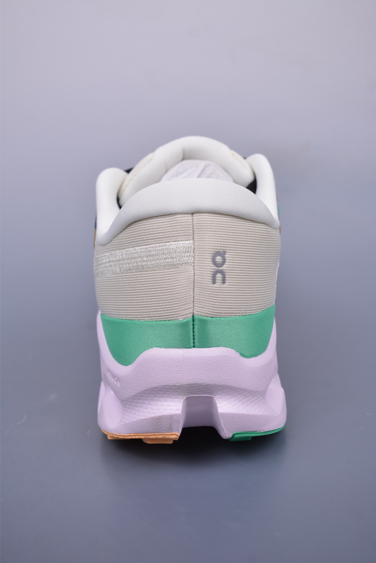 180 On昂跑 Cloudtilt Loewe 户外街头机能风跑步鞋 3ME10103207