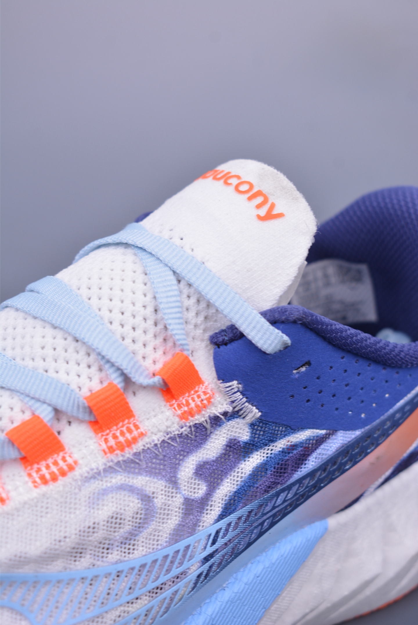 220 Saucony Triumph PRO 啡鹏4 旗舰级缓震型跑鞋 S20939-401
