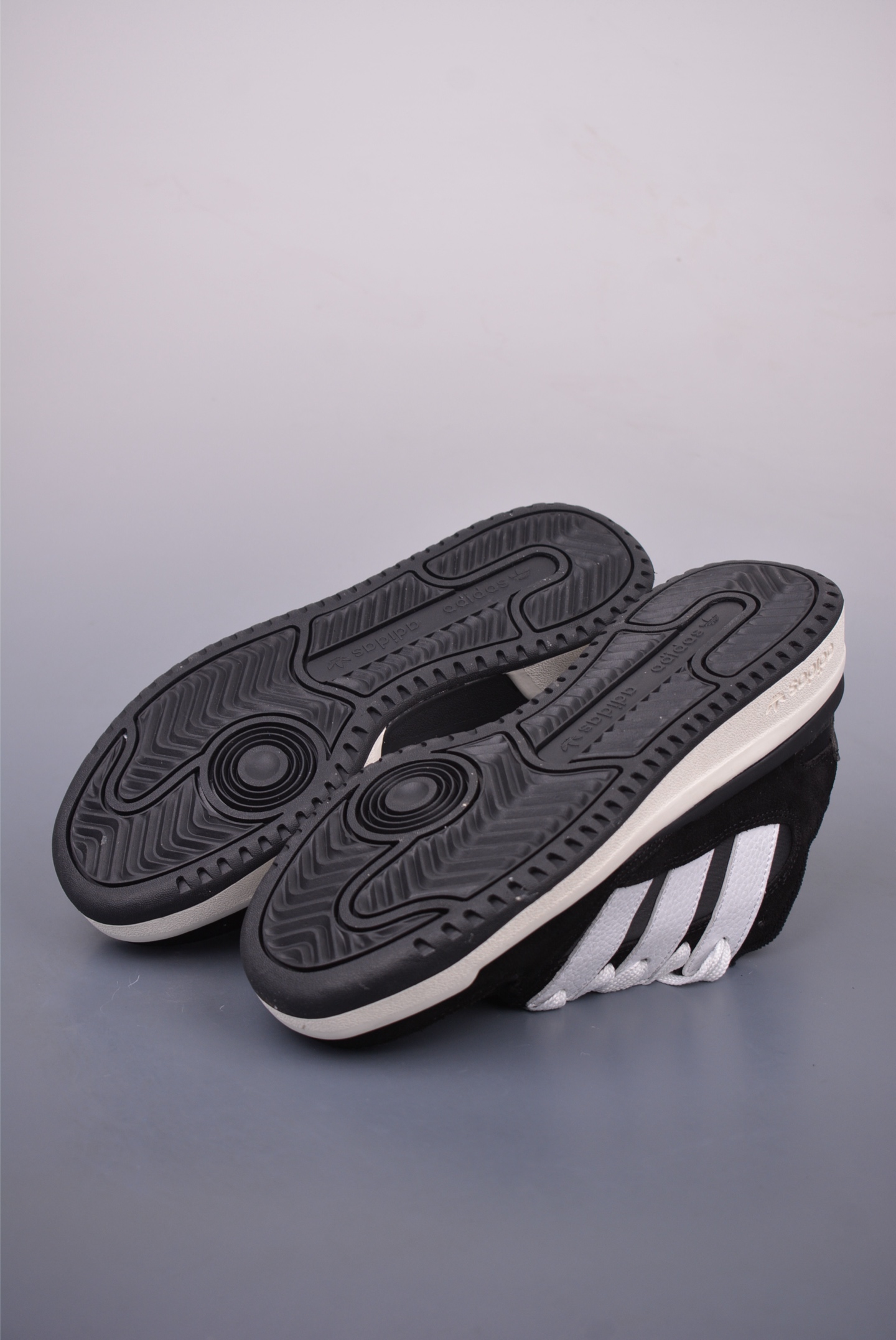 Adidas originals Forum 2000 CL 三叶草低帮 复古潮流休闲面包鞋 JS0996