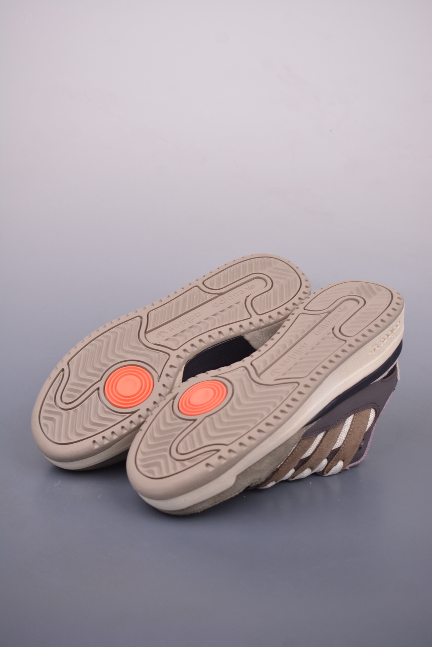 Adidas originals Forum 2000 CL 三叶草低帮 复古潮流休闲面包鞋 JS3159