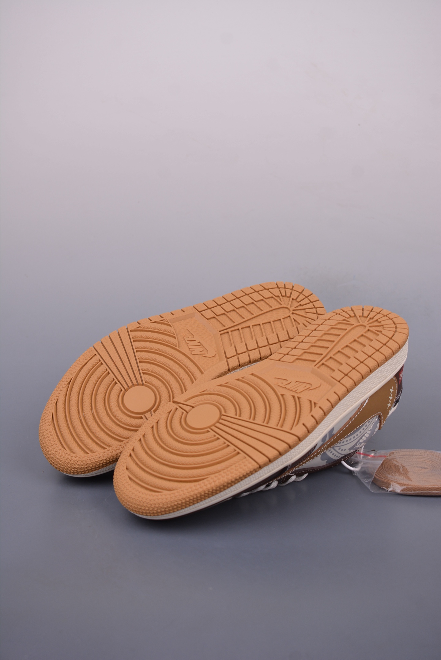 Fragment x Travis Scott x supreme Air Jordan 1 Low 三方联名倒钩 XS2024-055