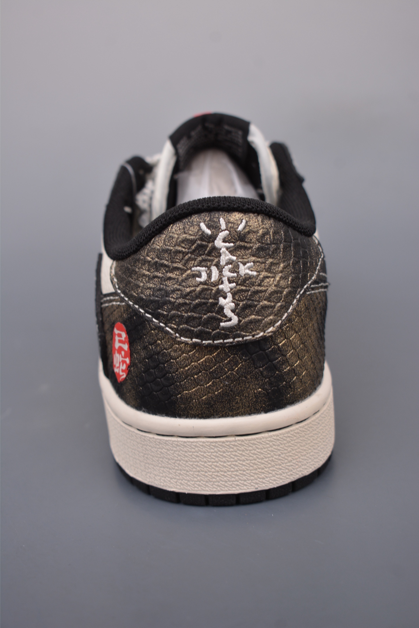Fragment x Travis Scott x 蛇年限定 Air Jordan 1 Low 三方联名倒钩 YX5066-309
