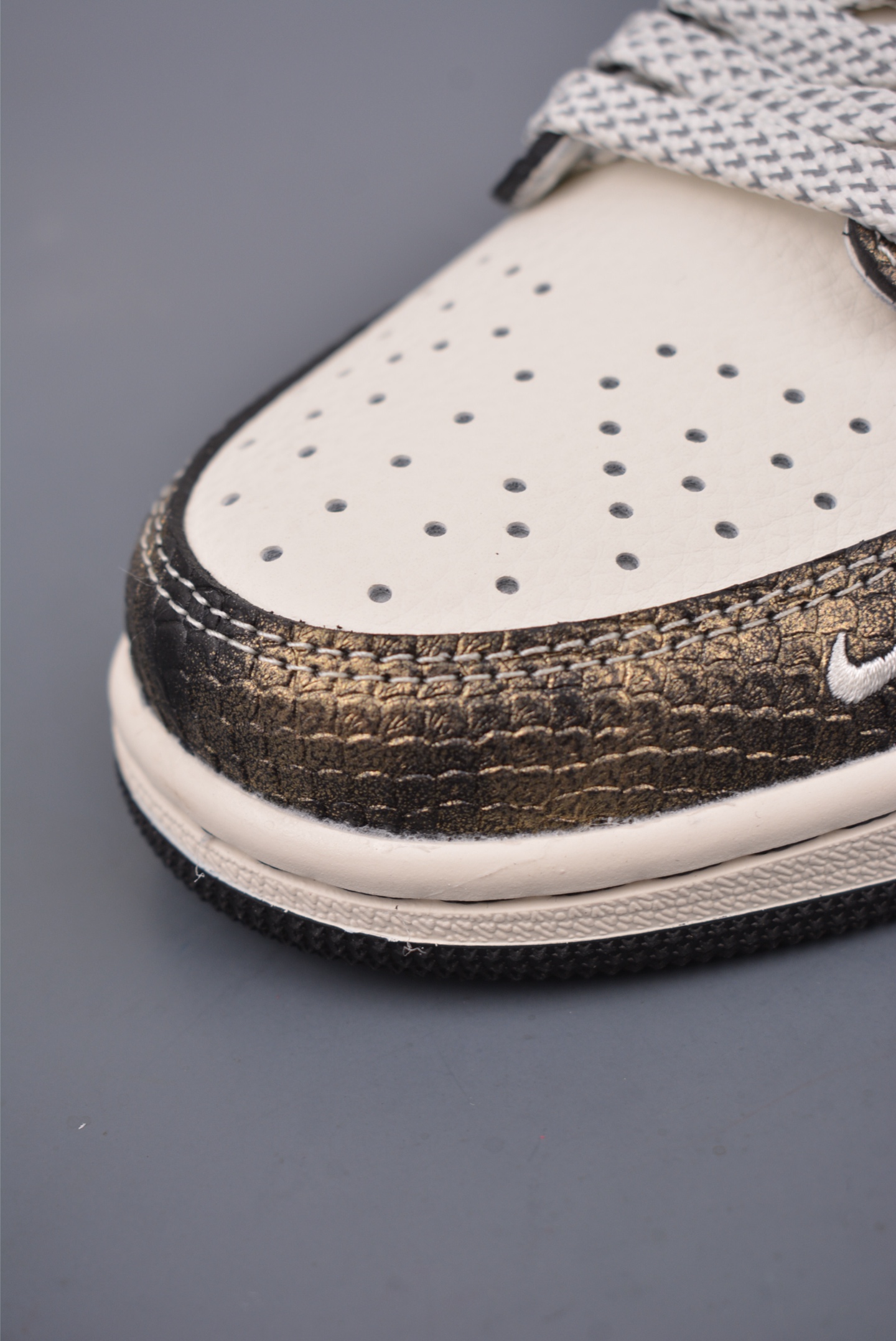 Fragment x Travis Scott x 蛇年限定 Air Jordan 1 Low 三方联名倒钩 YX5066-309