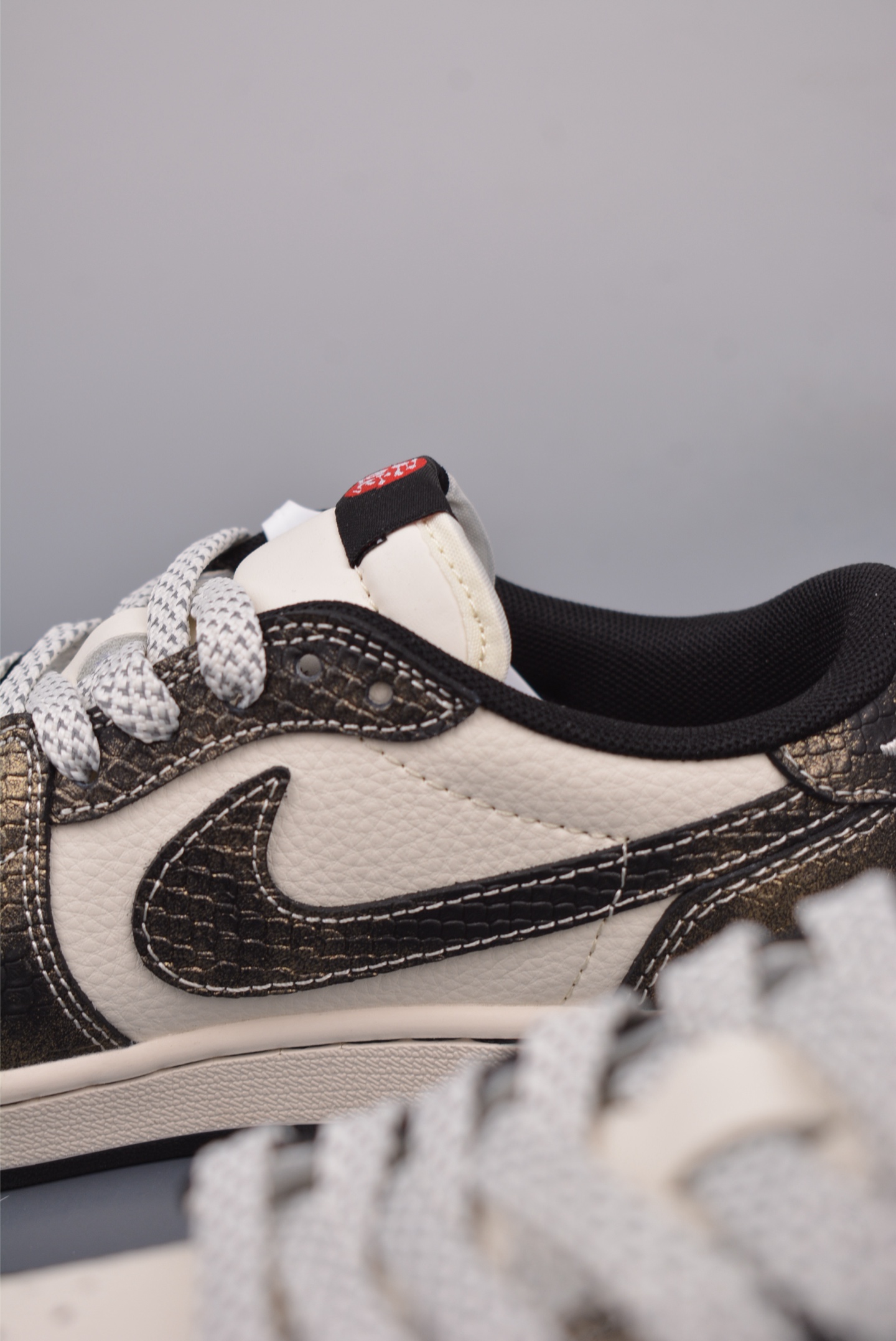 Fragment x Travis Scott x 蛇年限定 Air Jordan 1 Low 三方联名倒钩 YX5066-309