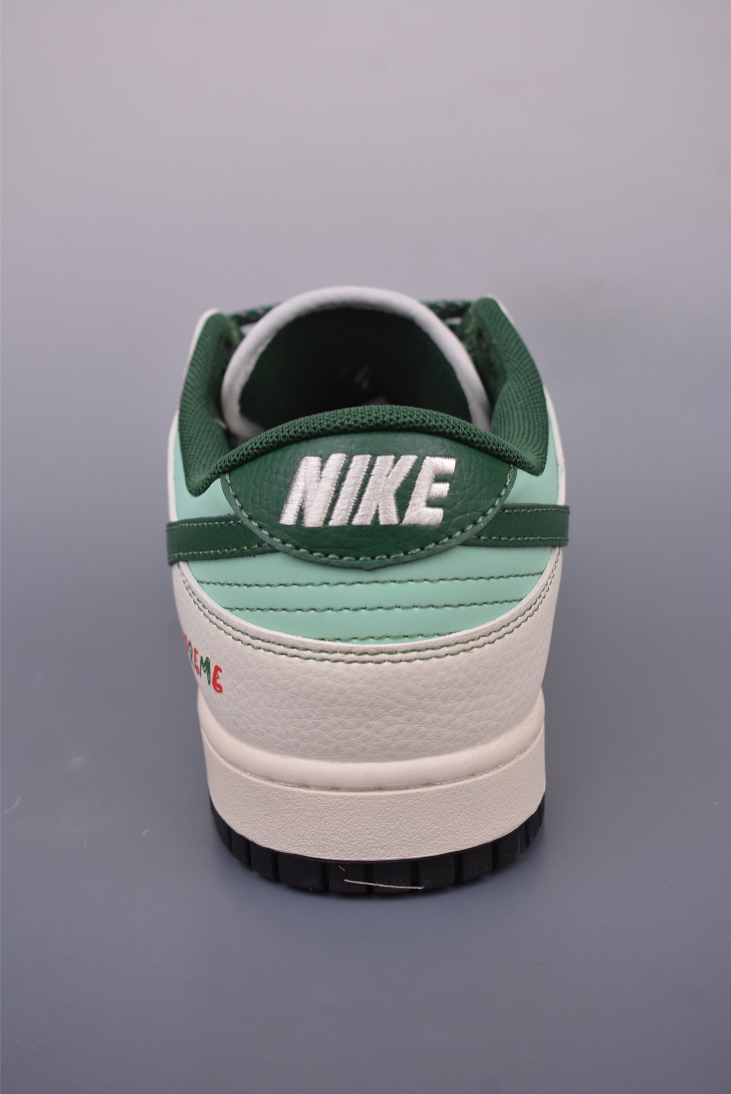 Nike SB Dunk Low Supreme联名 FC1668-222