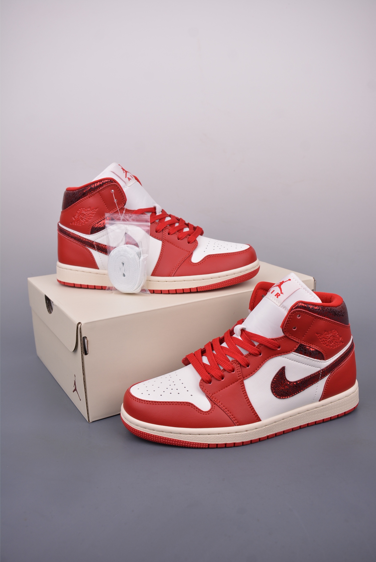 Air Jordan 1 Mid 红爆裂 HJ9337-106