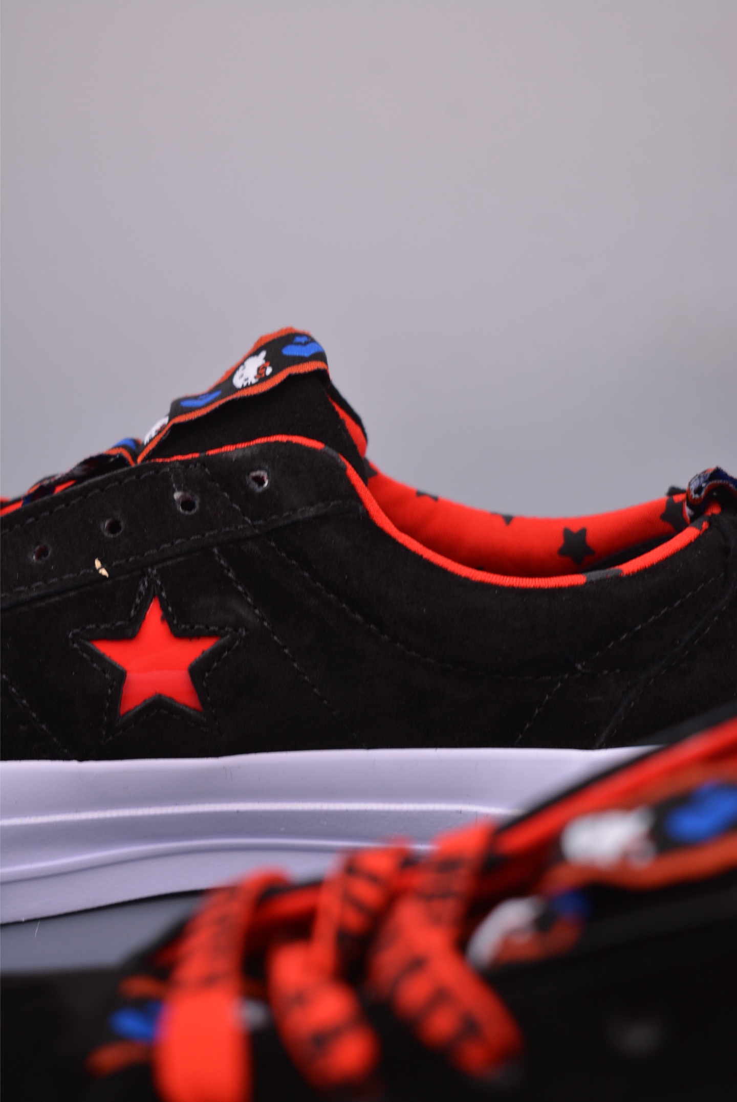 170 Converse x Hello Kitty 联名 结合经典的One Star鞋款 黑色鞋 163904C