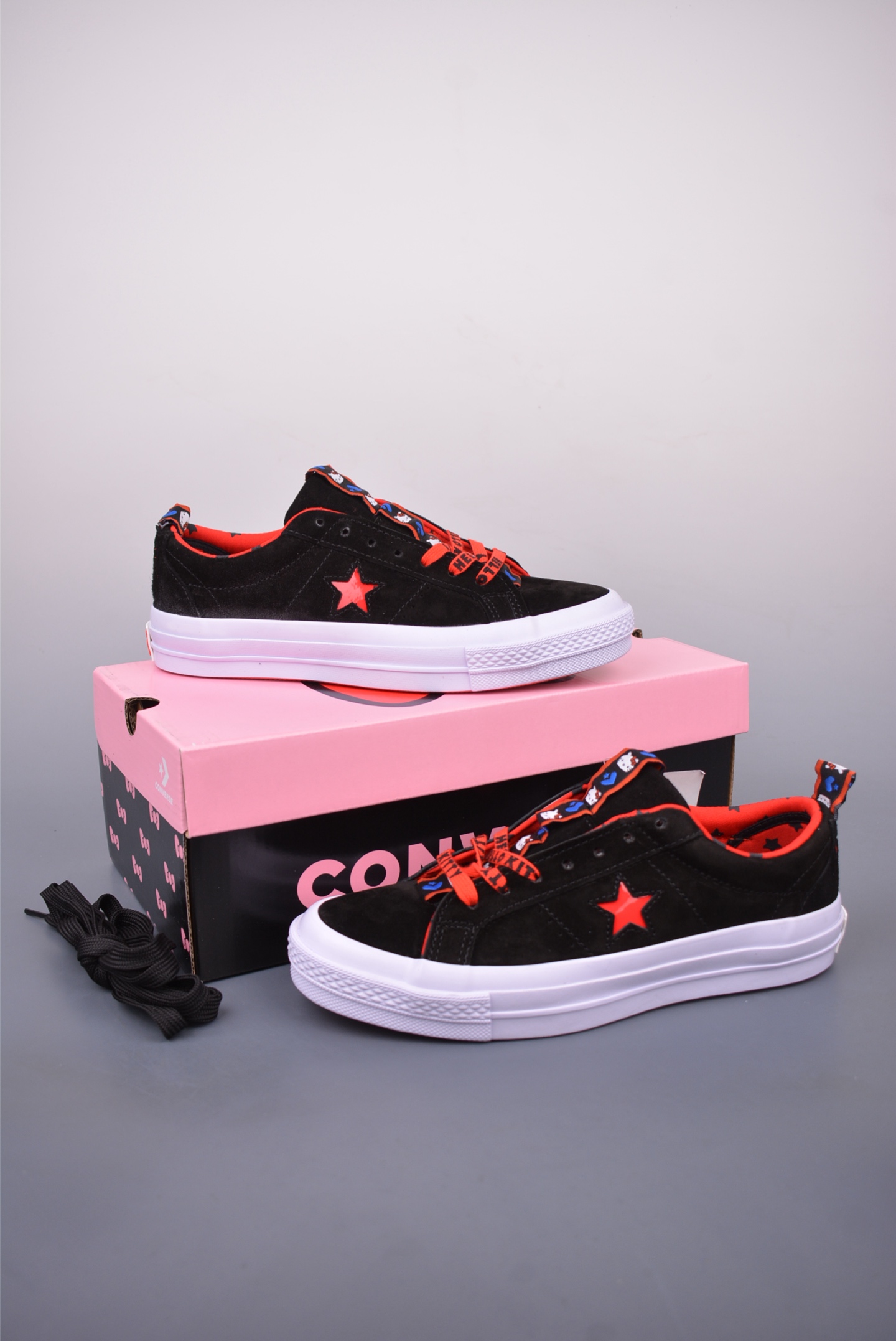 170 Converse x Hello Kitty 联名 结合经典的One Star鞋款 黑色鞋 163904C