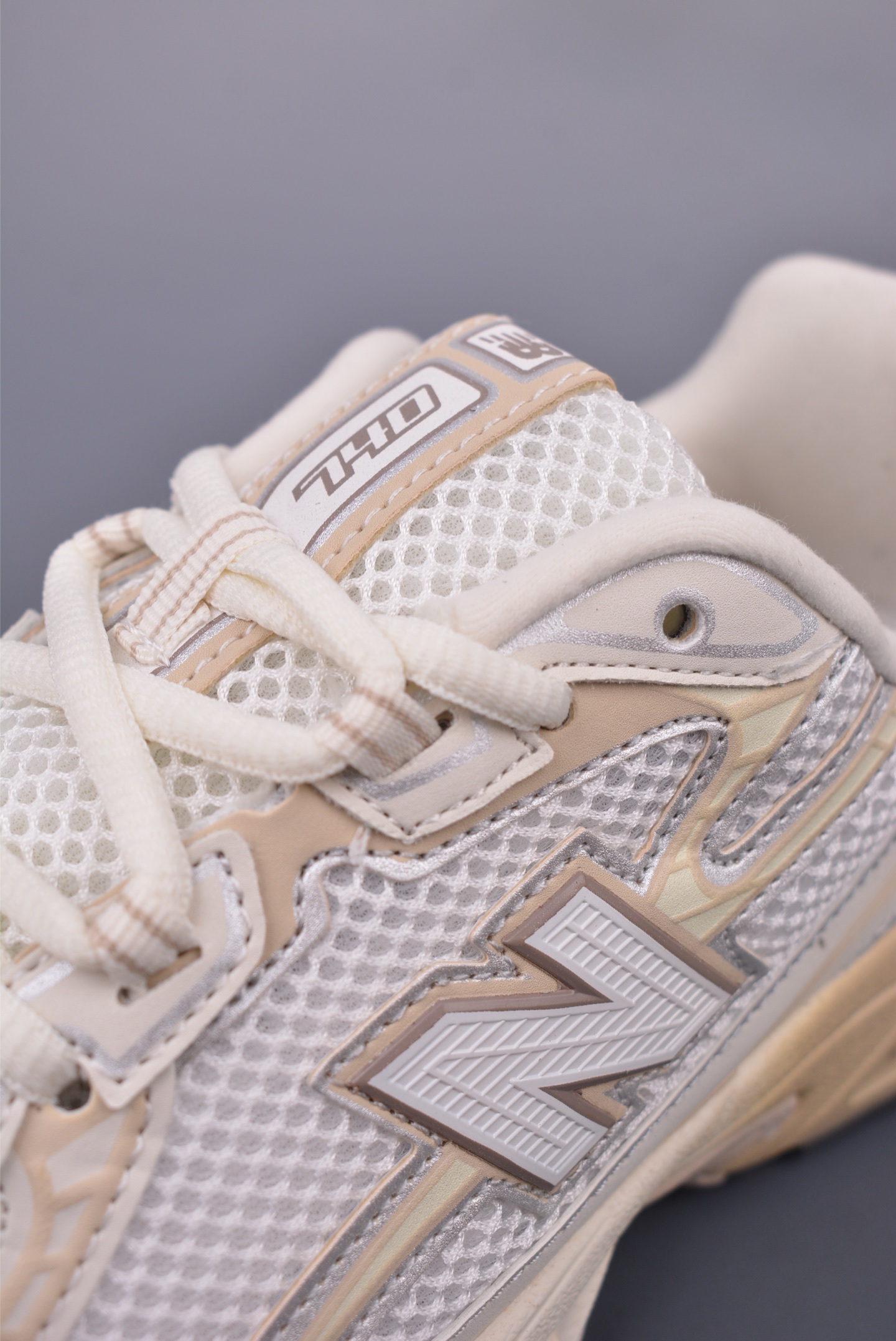 180 New Balance 740系列 复古老爹风休闲运动慢跑鞋 U740PR2
