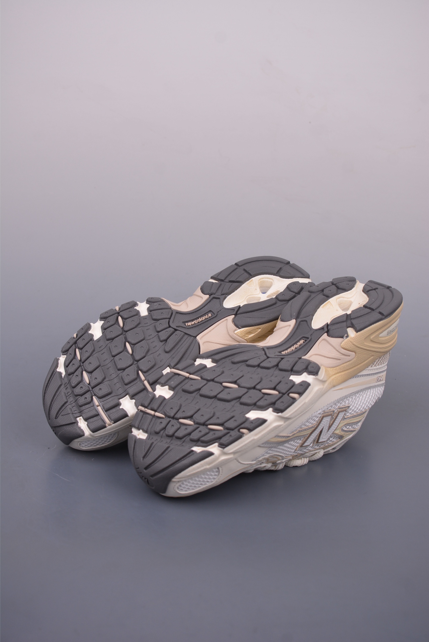 180 New Balance 740系列 复古老爹风休闲运动慢跑鞋 U740PR2