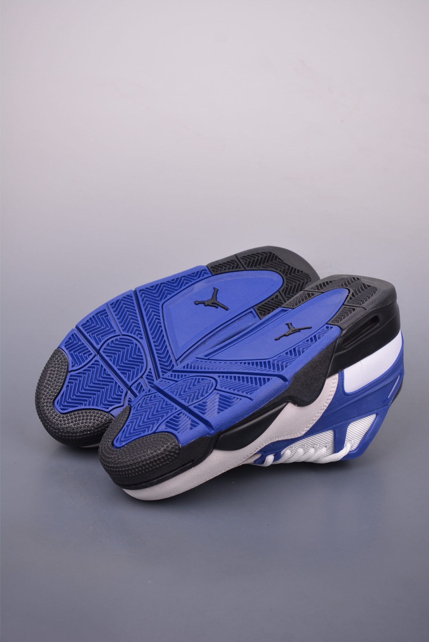 Nigel Sylvester x Jordan Air Jordan 4 RM 复刻黑白蓝 FQ7939-140
