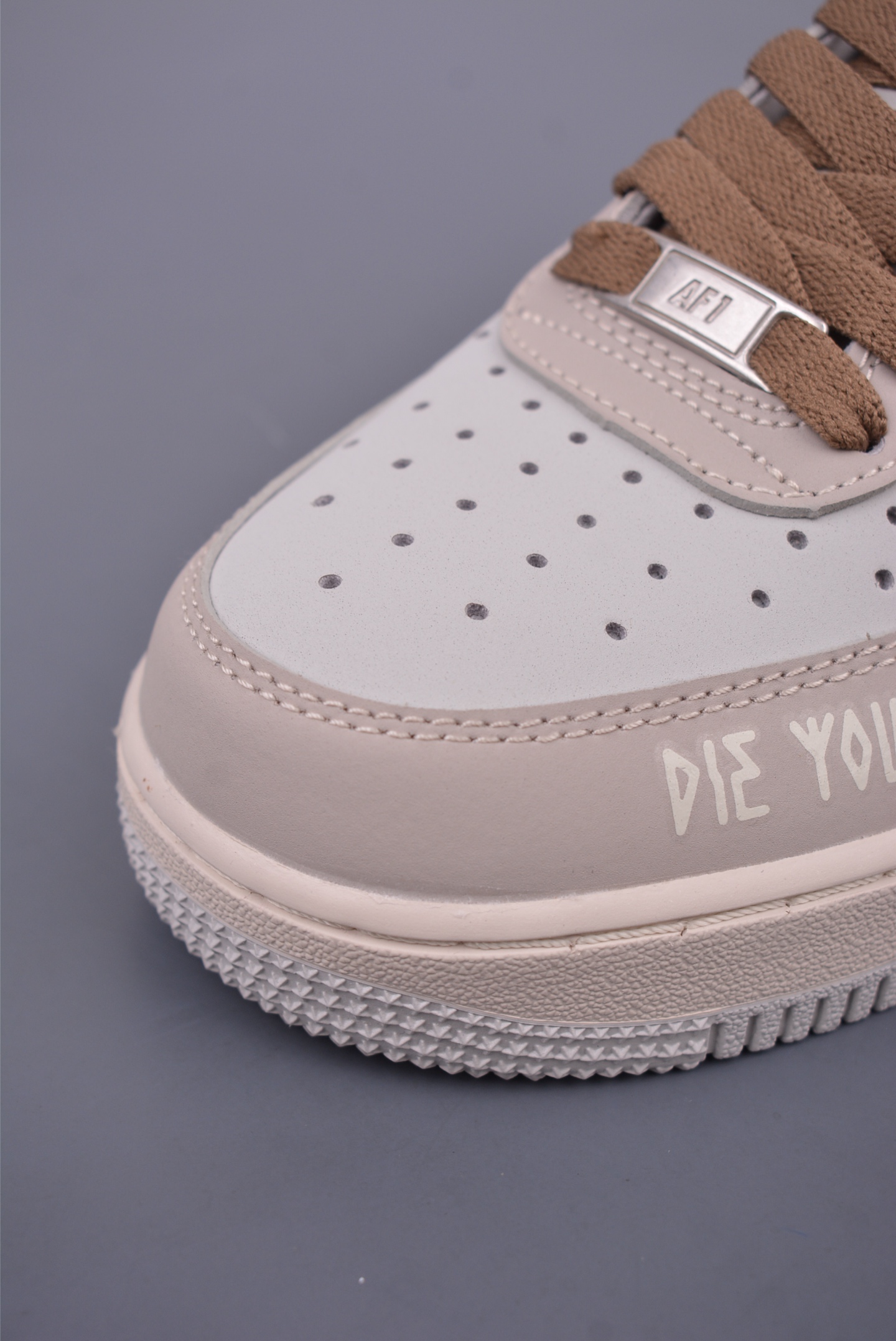 Nike Air Force 1 Low 蝙蝠侠 XL2321-111