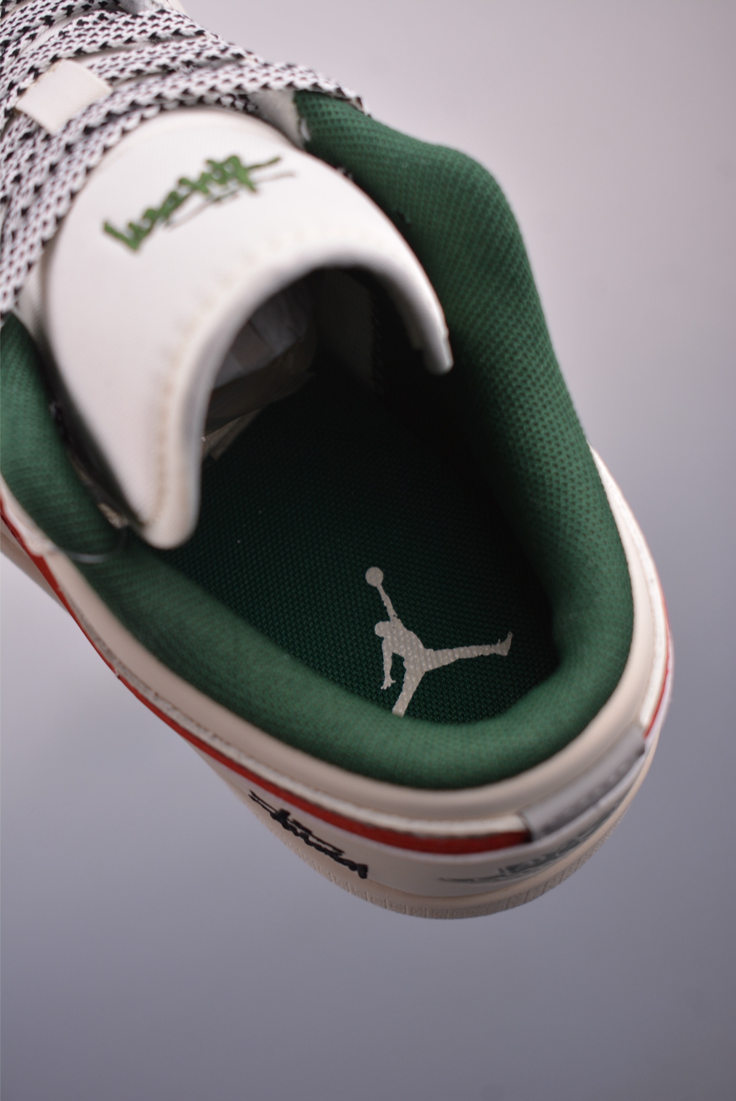 Nike Jordan Air Jordan 1 斯图西联名 XS6086-560