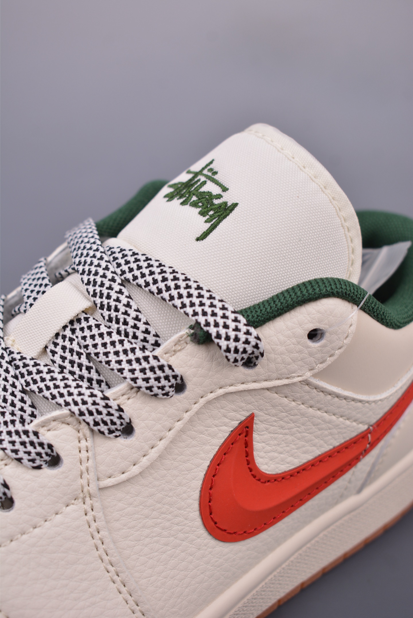 Nike Jordan Air Jordan 1 斯图西联名 XS6086-560