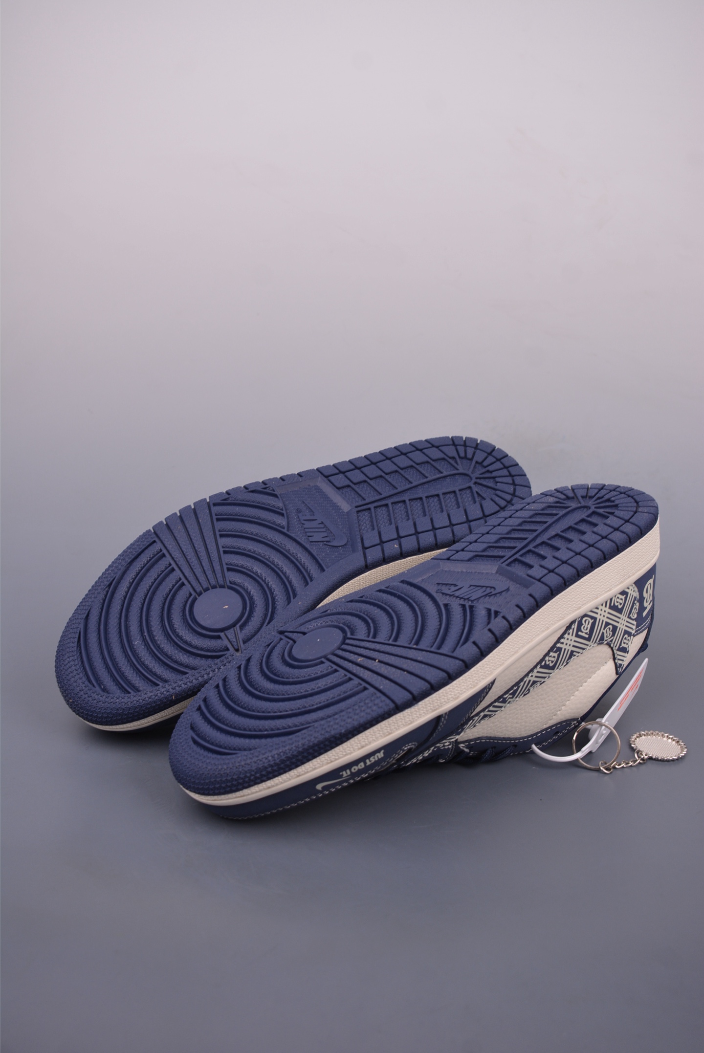 Fragment x Travis Scott x Just Doit Air Jordan 1 Low 三方联名倒钩 LD2025-014