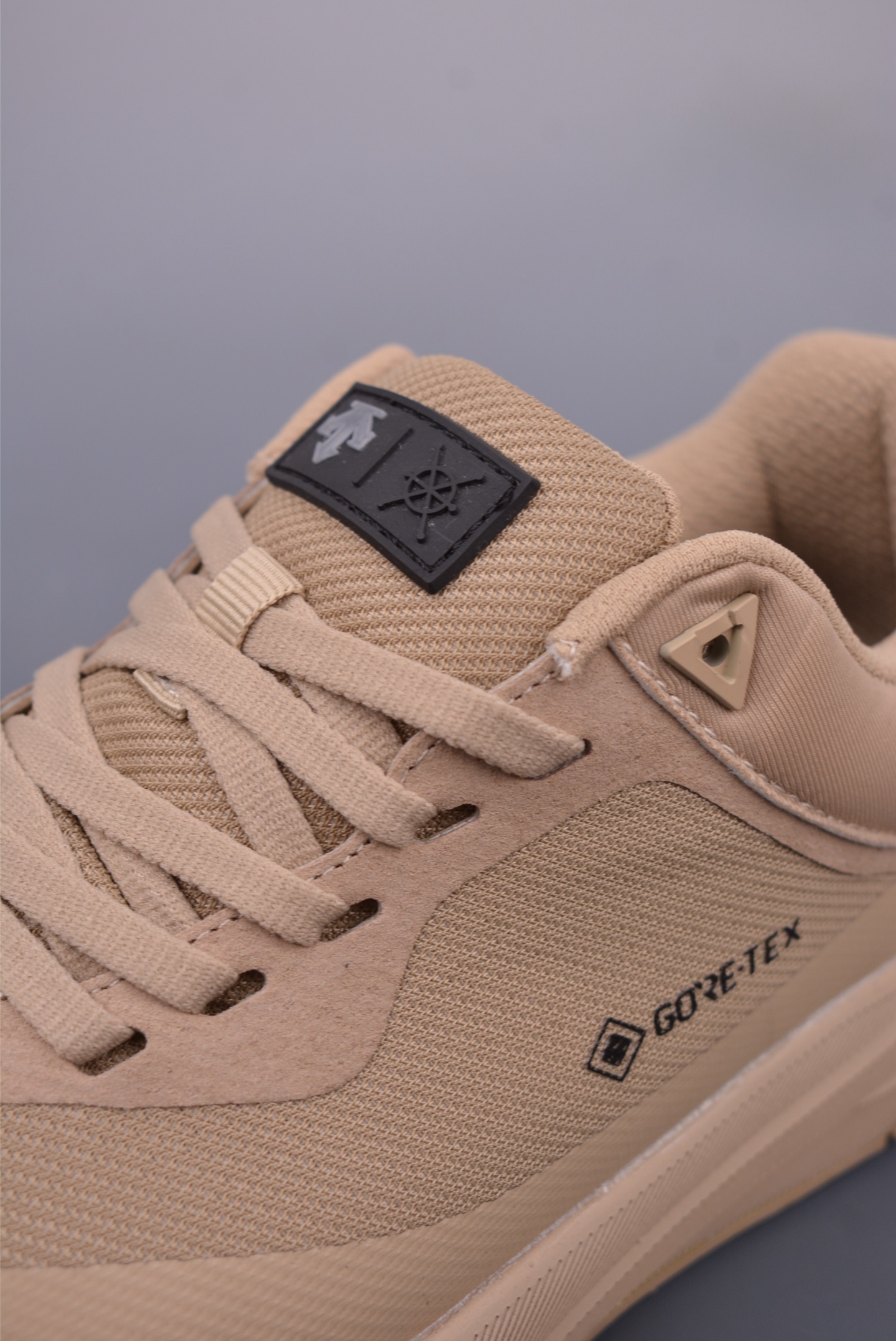 280 DESCENTE迪桑特 PRIMER GTX 广东纯原版本 时尚休闲运动覆盖防水男子越野跑鞋 D5131DSN24