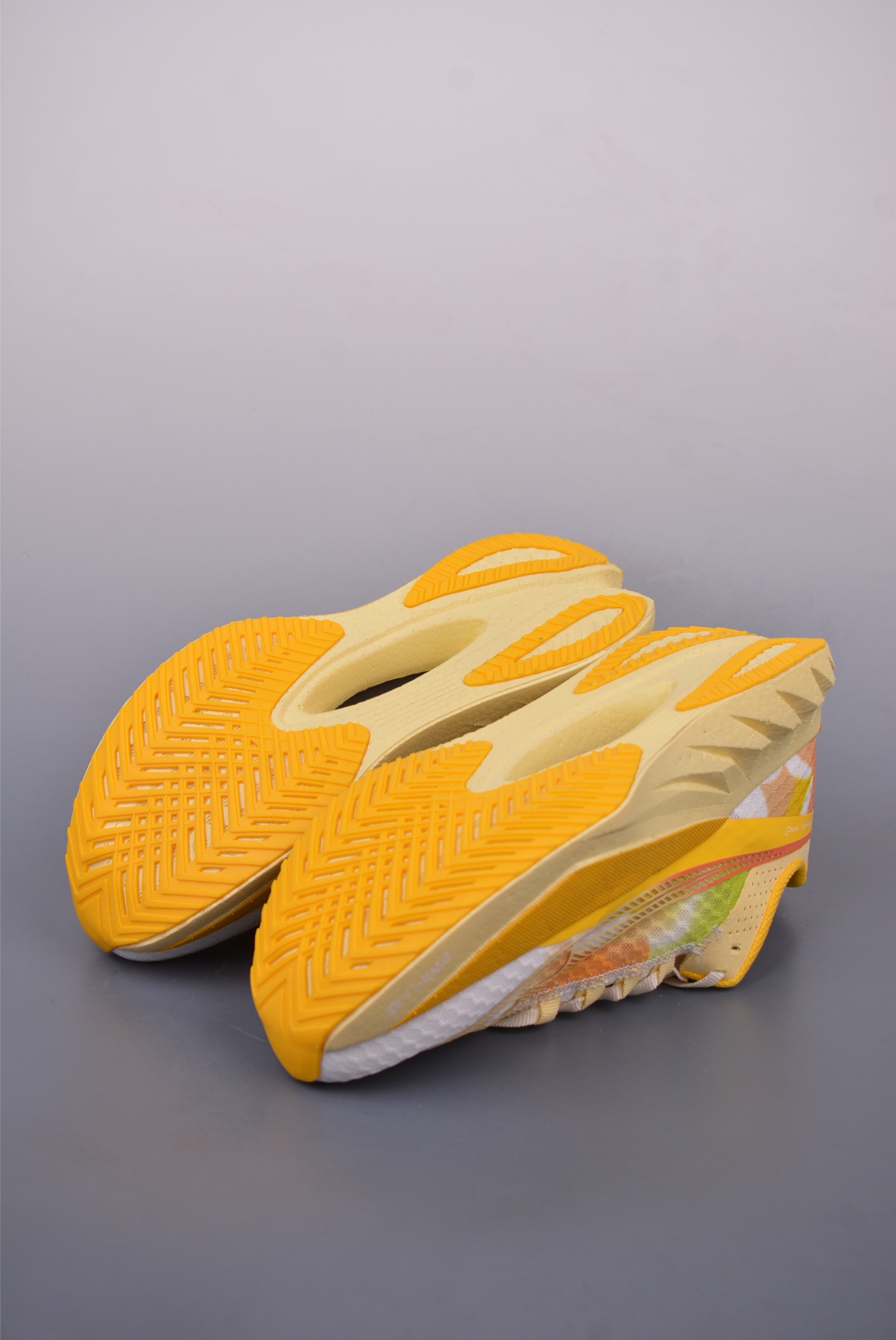 Saucony Triumph PRO 啡鹏4 旗舰级缓震型跑鞋 S20939-500