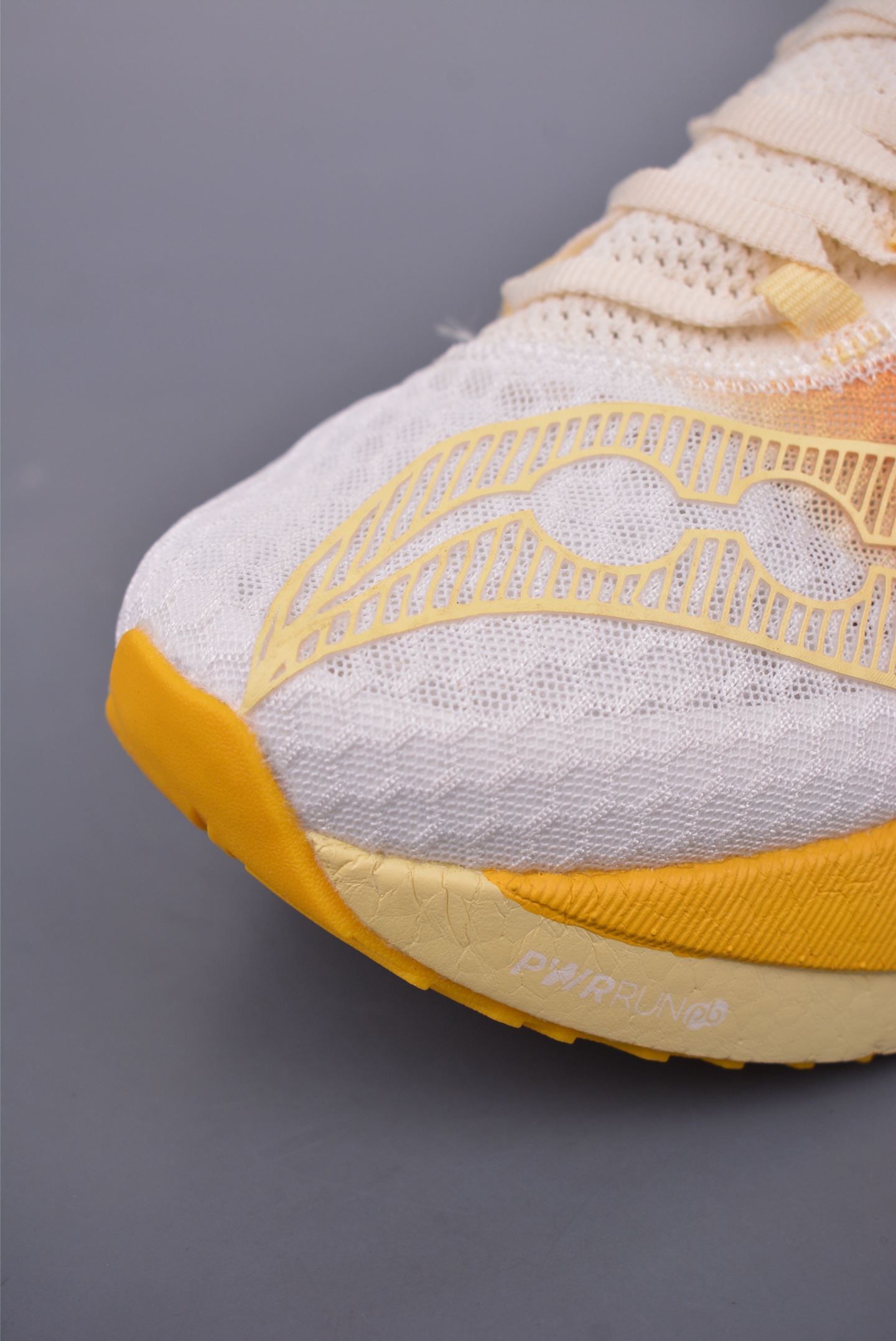 Saucony Triumph PRO 啡鹏4 旗舰级缓震型跑鞋 S20939-500